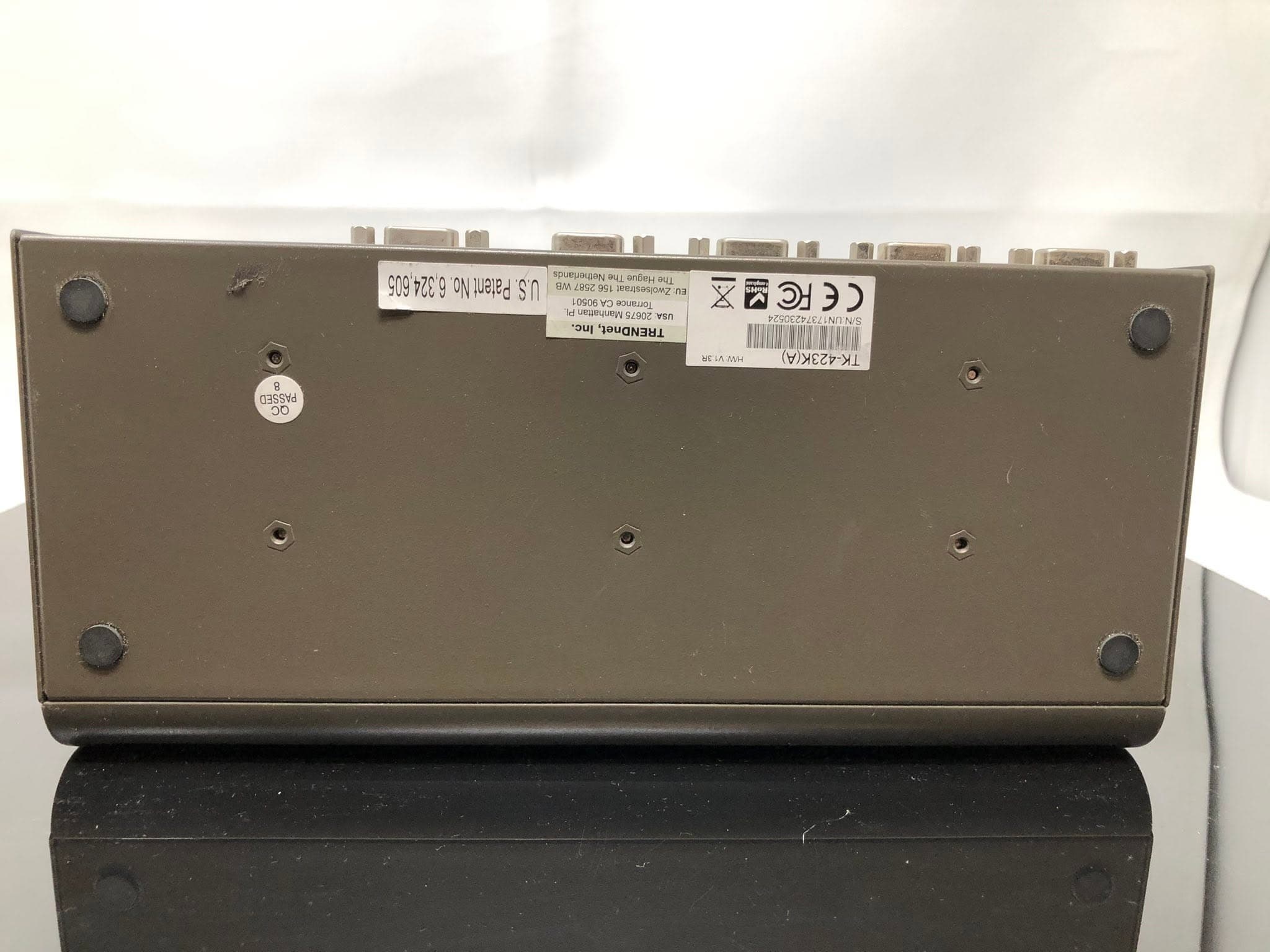 TRENDnet TK-423K 4-Port USB PS/2 KVM Switch Pre-Owned - Thumbnail 3