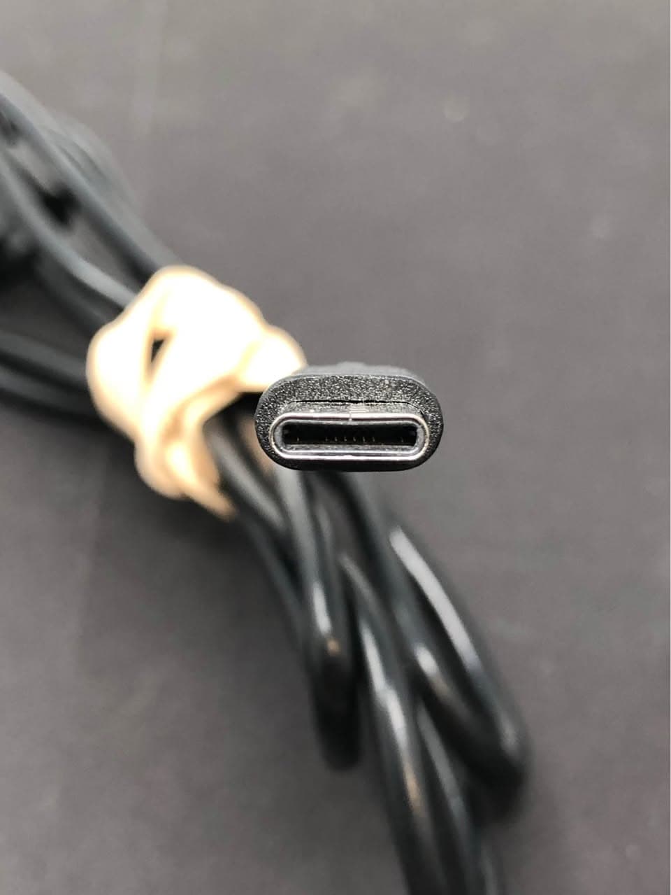 Anker Powerline USB-C to USB Cable 1ft Pre-Owned - Thumbnail 2