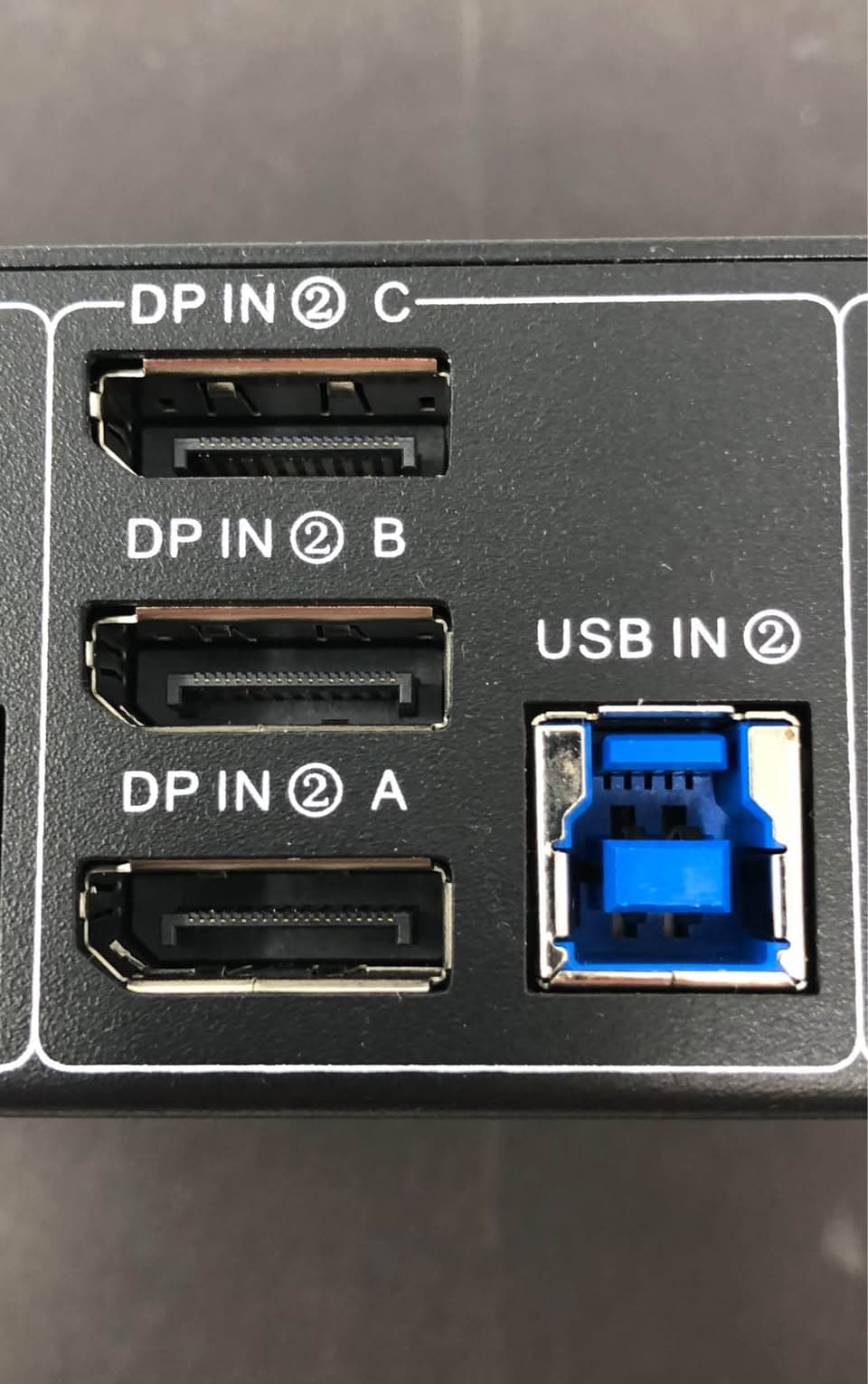 CKLau 4x3 Triple Monitor KVM Switch 8K@60Hz 4K@144Hz Pre-Owned - Thumbnail 5