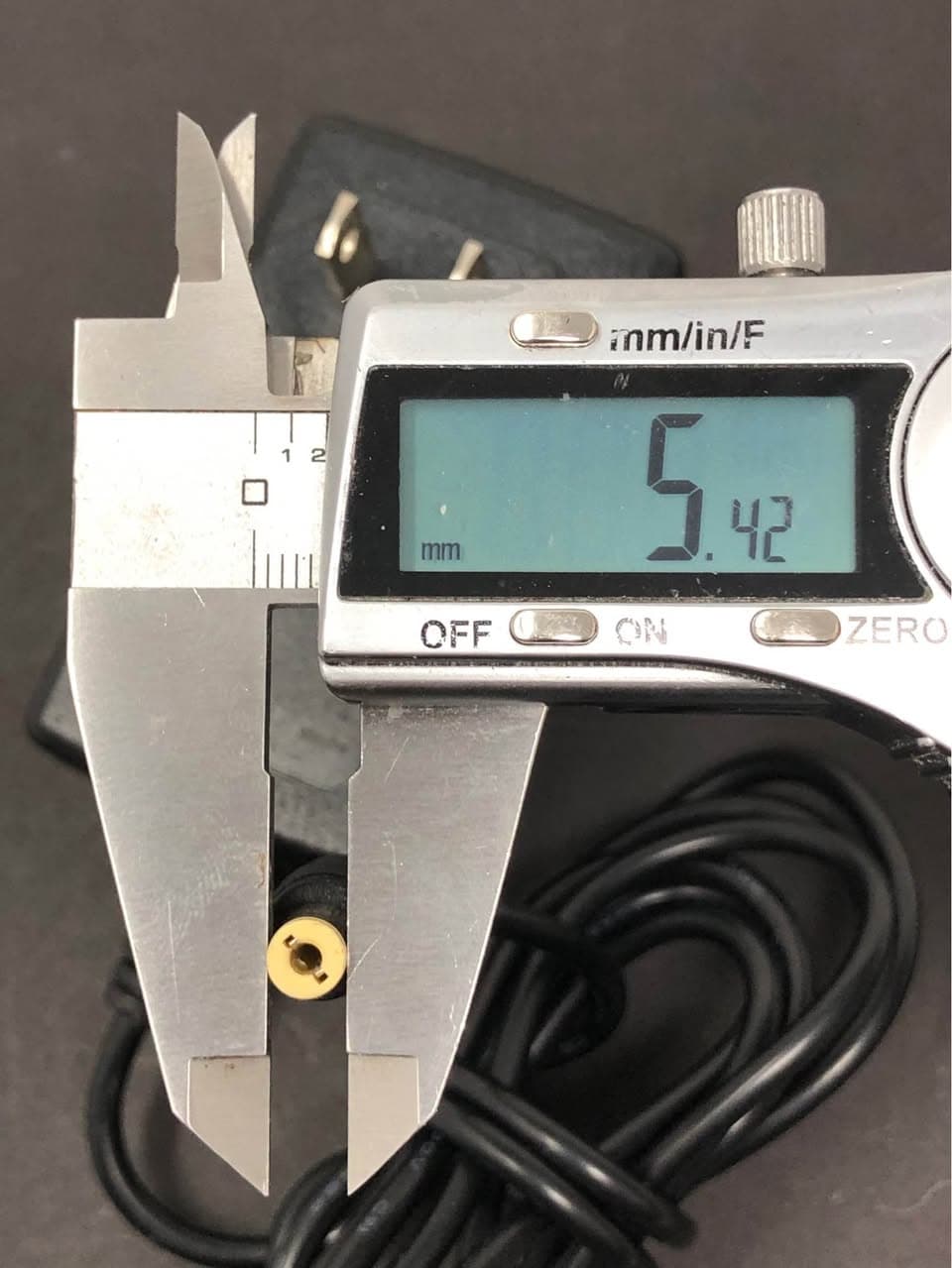 Sony AC-L25B AC Adapter 8.4V 1.7A Pre-Owned - Thumbnail 2