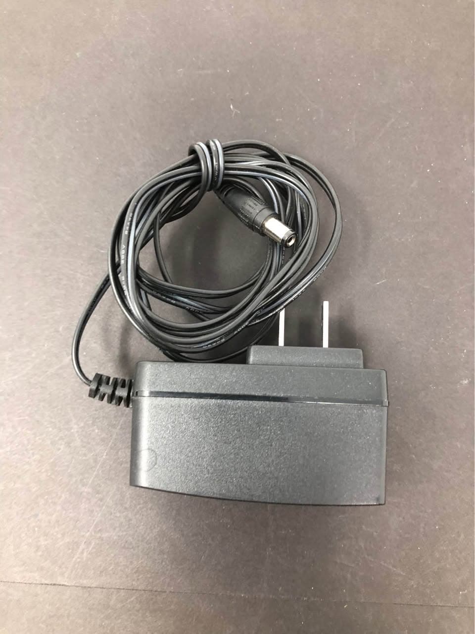 TRENDnet TEG-S5G 5-Port Gigabit Ethernet Metal Switch Pre-Owned - Thumbnail 4