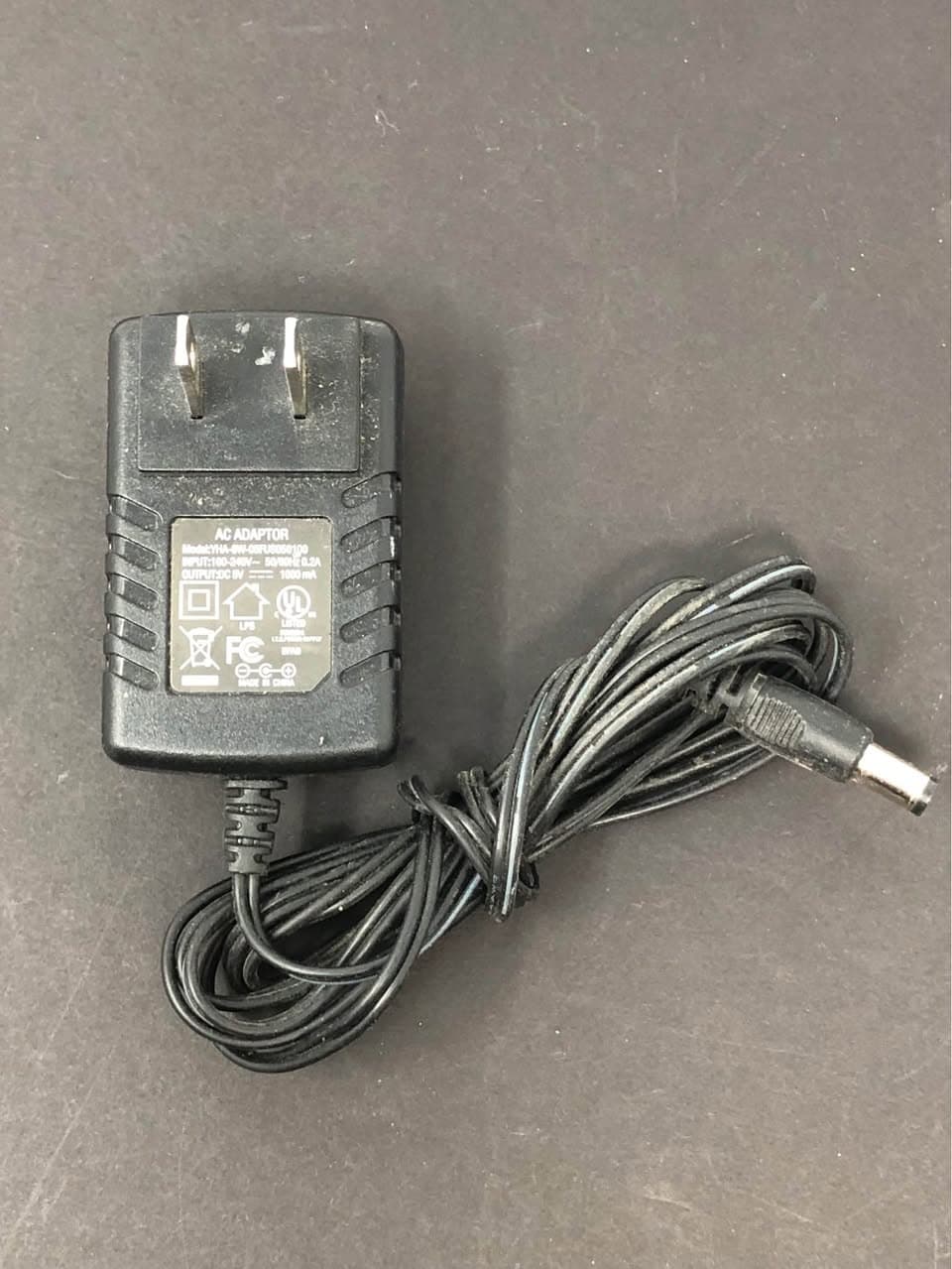 YHY Power Adapter YHA-6W05FUS0501100 5V 1A Barrel Pre-Owned