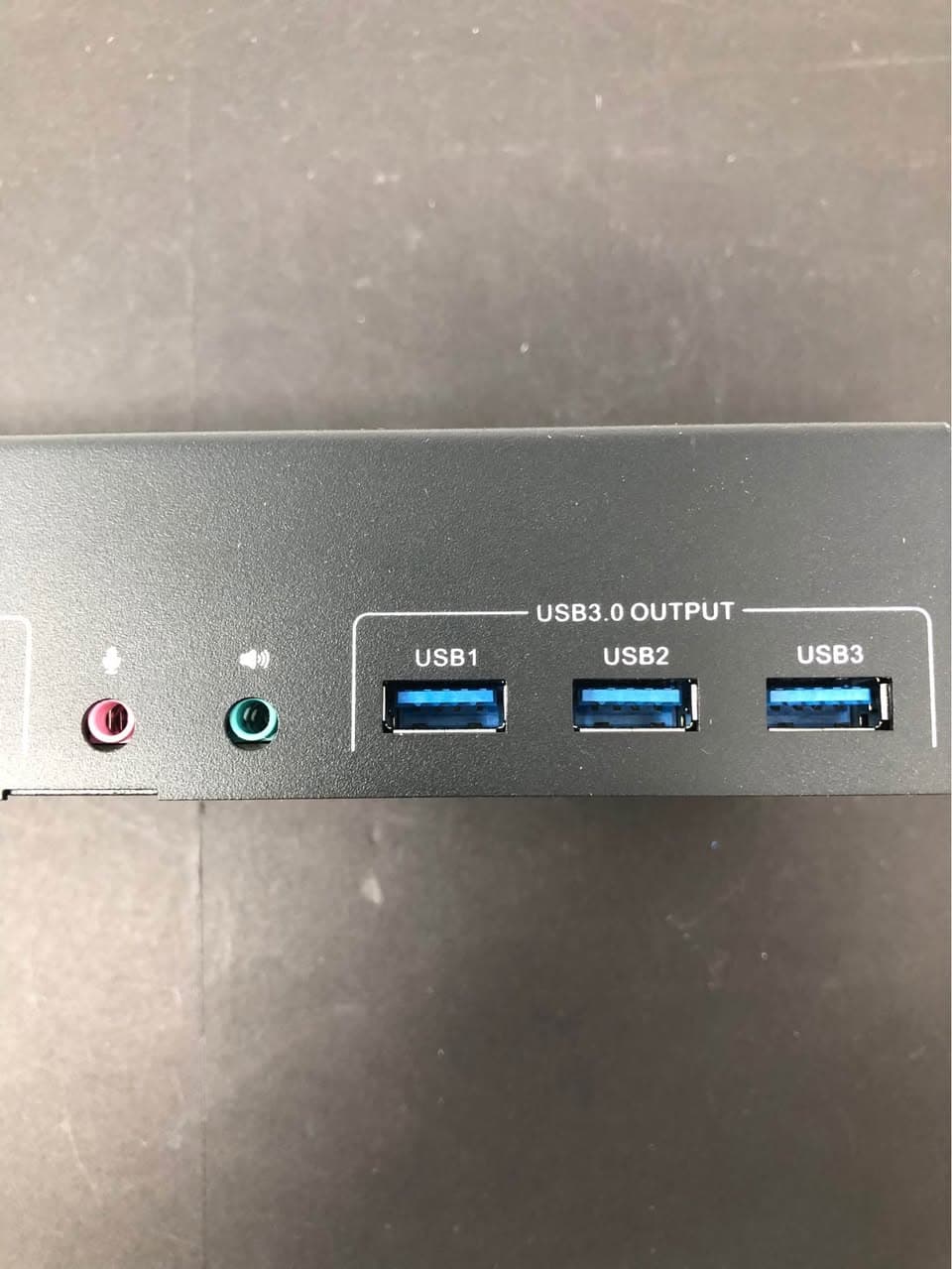 CKLau 4x3 Triple Monitor KVM Switch 8K@60Hz 4K@144Hz Pre-Owned - Thumbnail 8