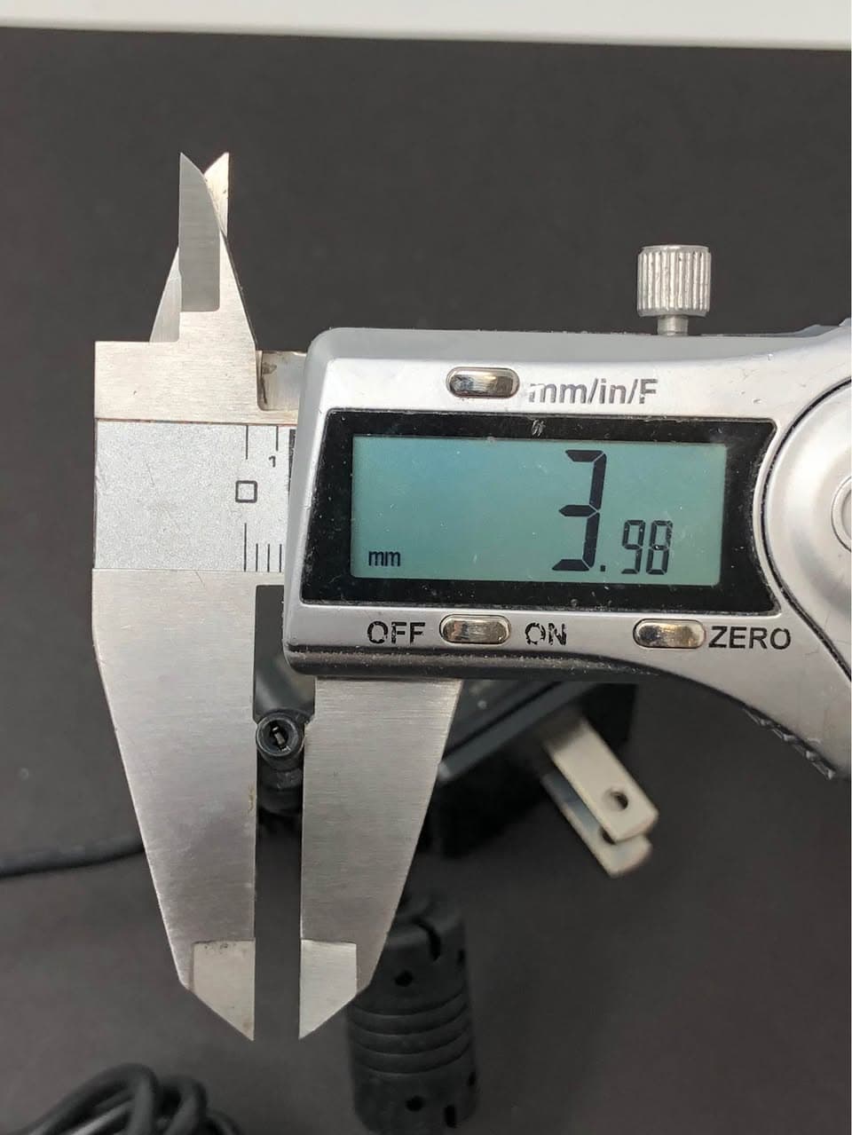 DVE DSA-5PFU-05 Switching Adapter 5V 1A 3.98mm Barrel Pre-Owned - Thumbnail 2