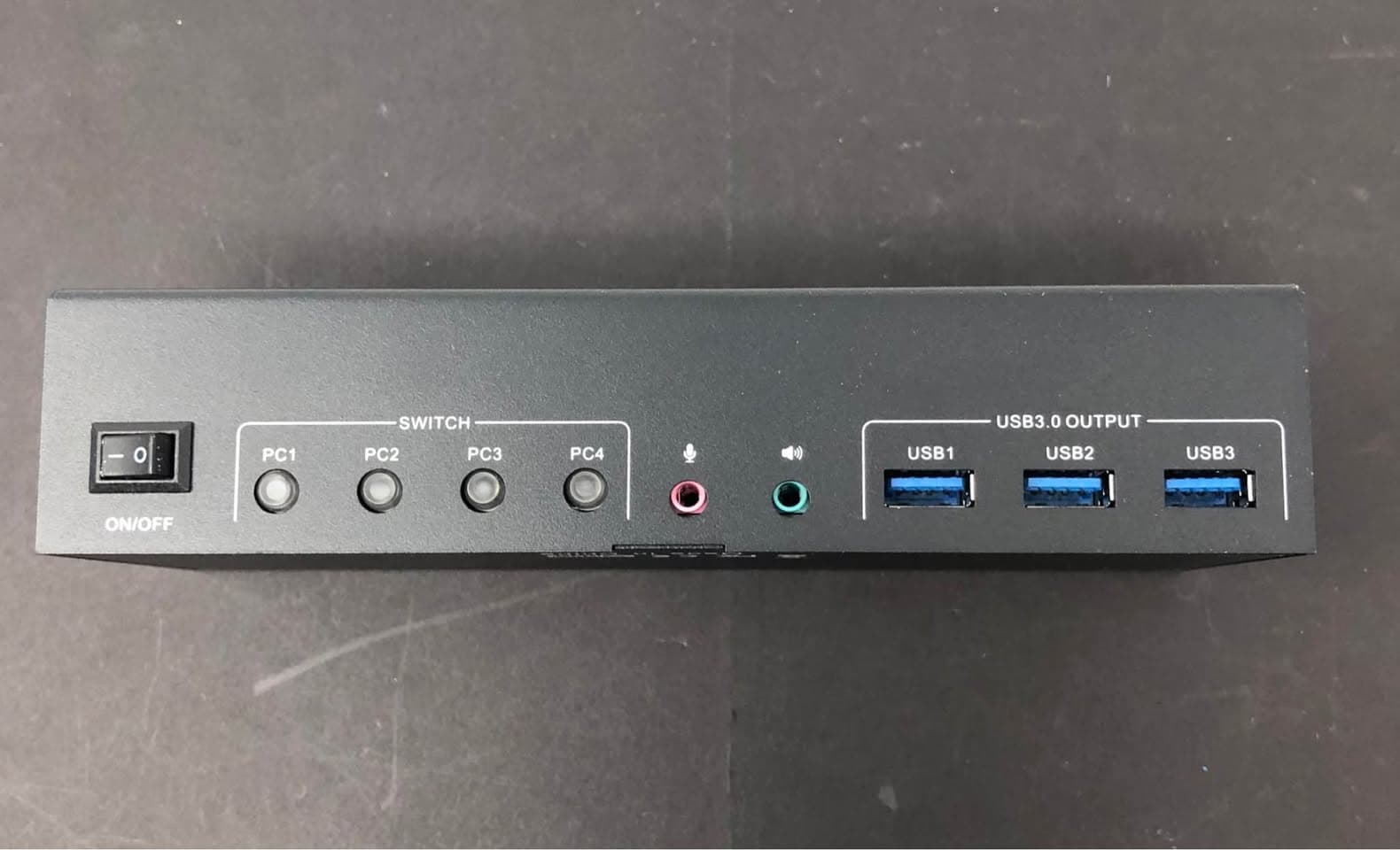 CKLau 4x3 Triple Monitor KVM Switch 8K@60Hz 4K@144Hz Pre-Owned - Thumbnail 6