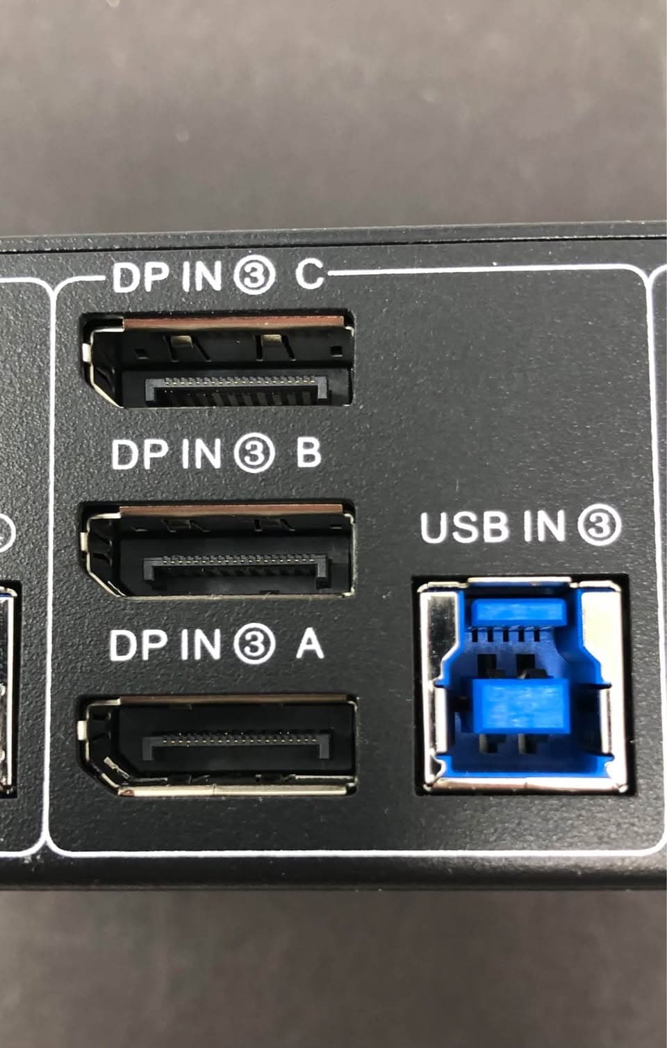 CKLau 4x3 Triple Monitor KVM Switch 8K@60Hz 4K@144Hz Pre-Owned - Thumbnail 2