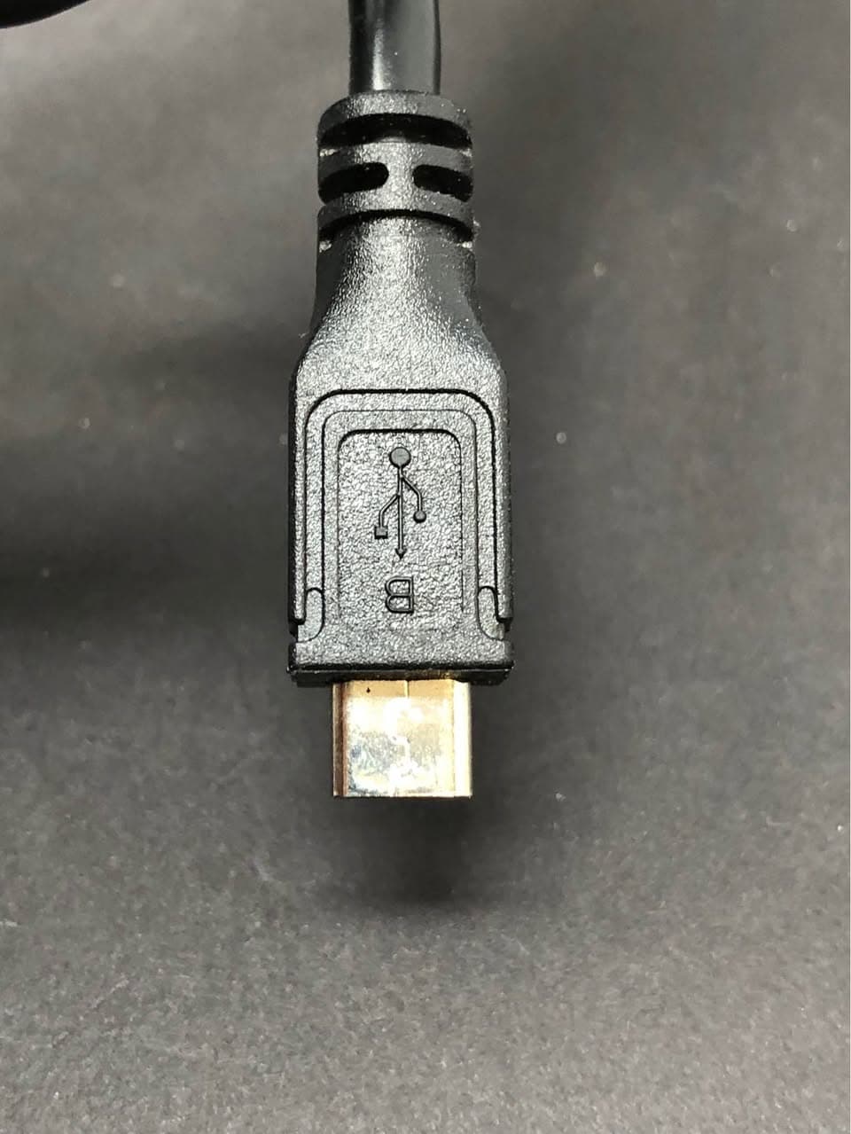 AmazonBasics HDMI to HDMI Cable 6ft 4K 18Gbps Pre-Owned - Thumbnail 2