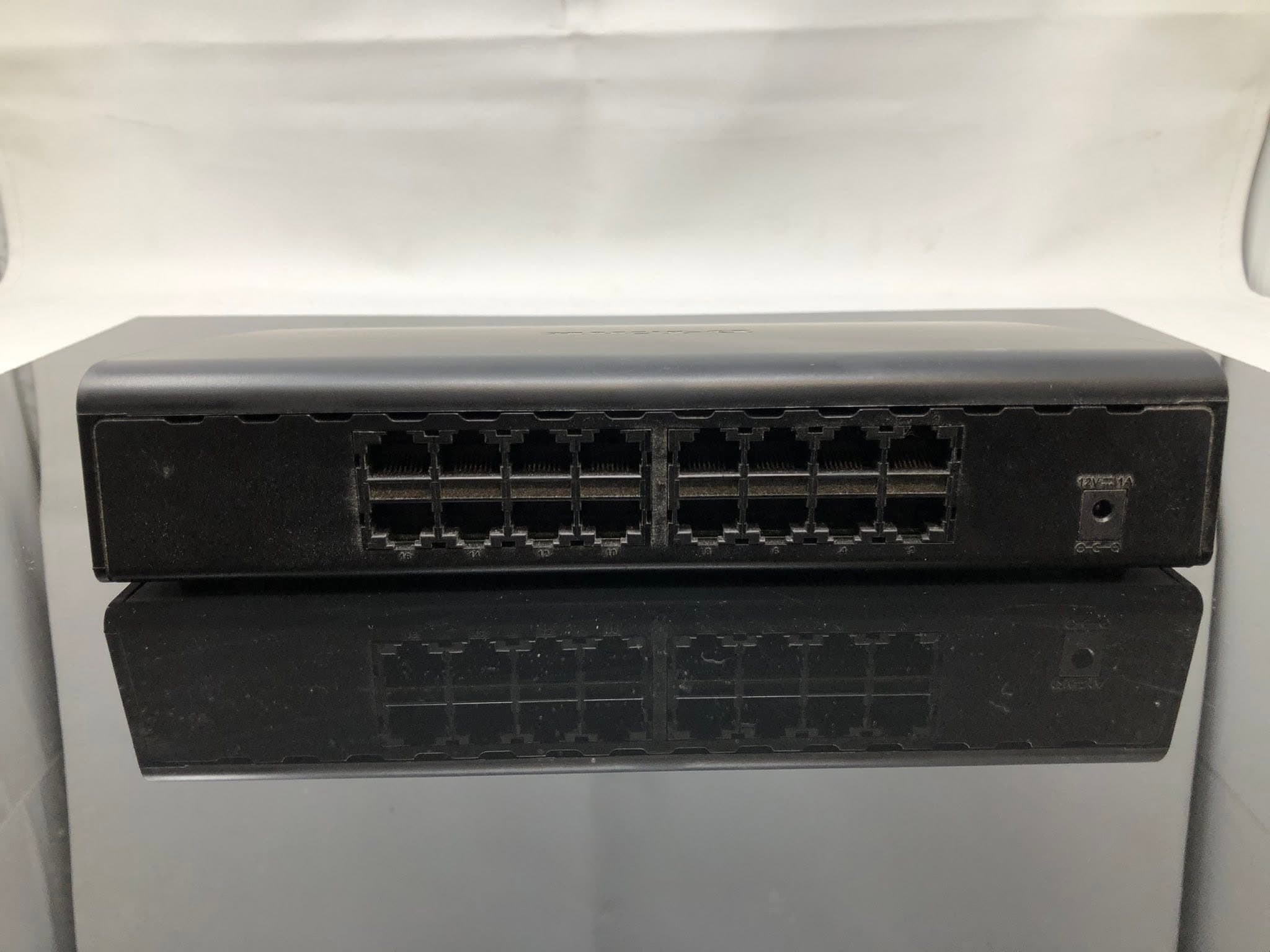 D-Link DGS-1016D 16-Port Gigabit Ethernet Switch Pre-Owned - Thumbnail 2
