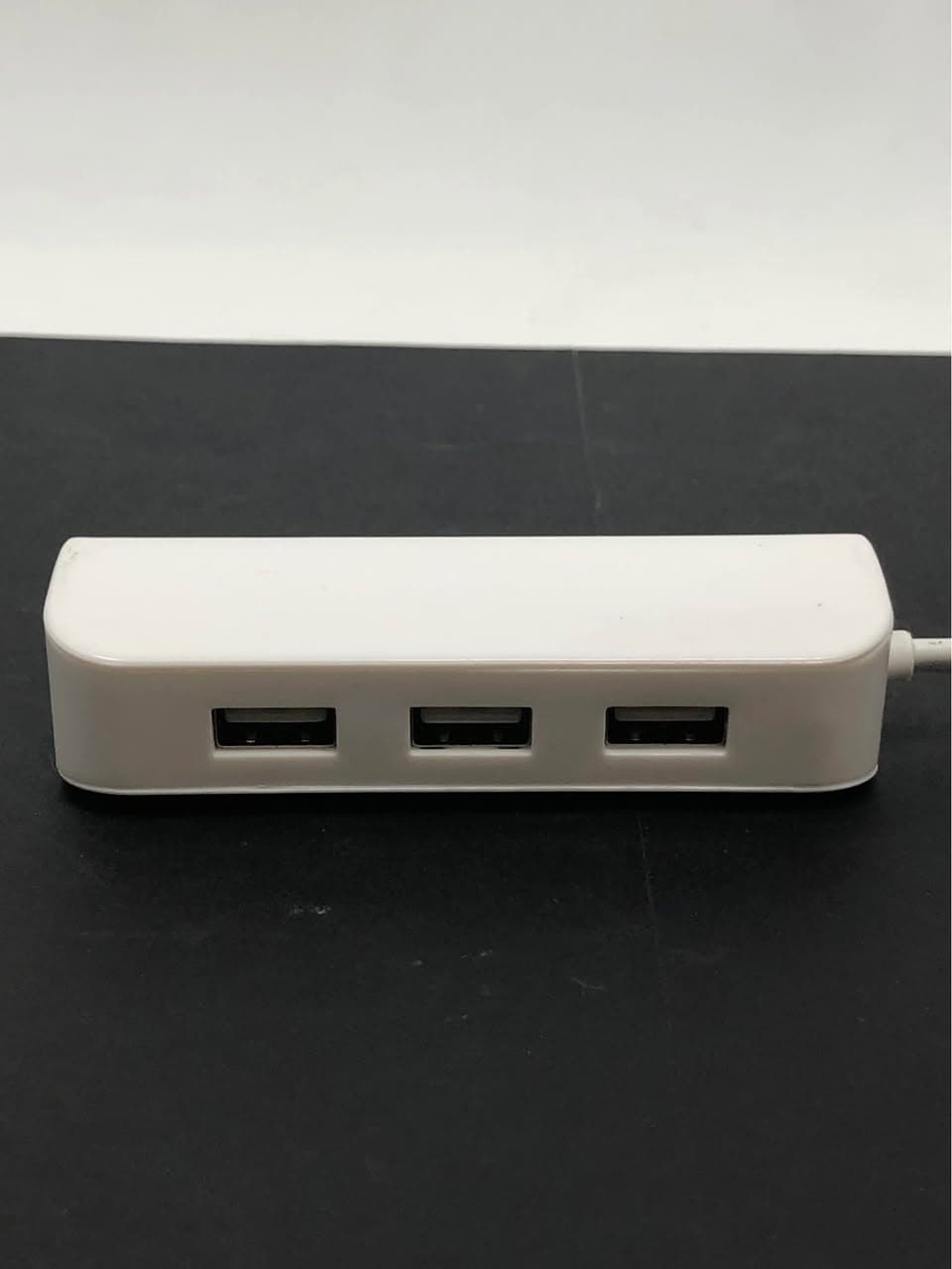 4-Port USB Hub White Pre-Owned - Thumbnail 4