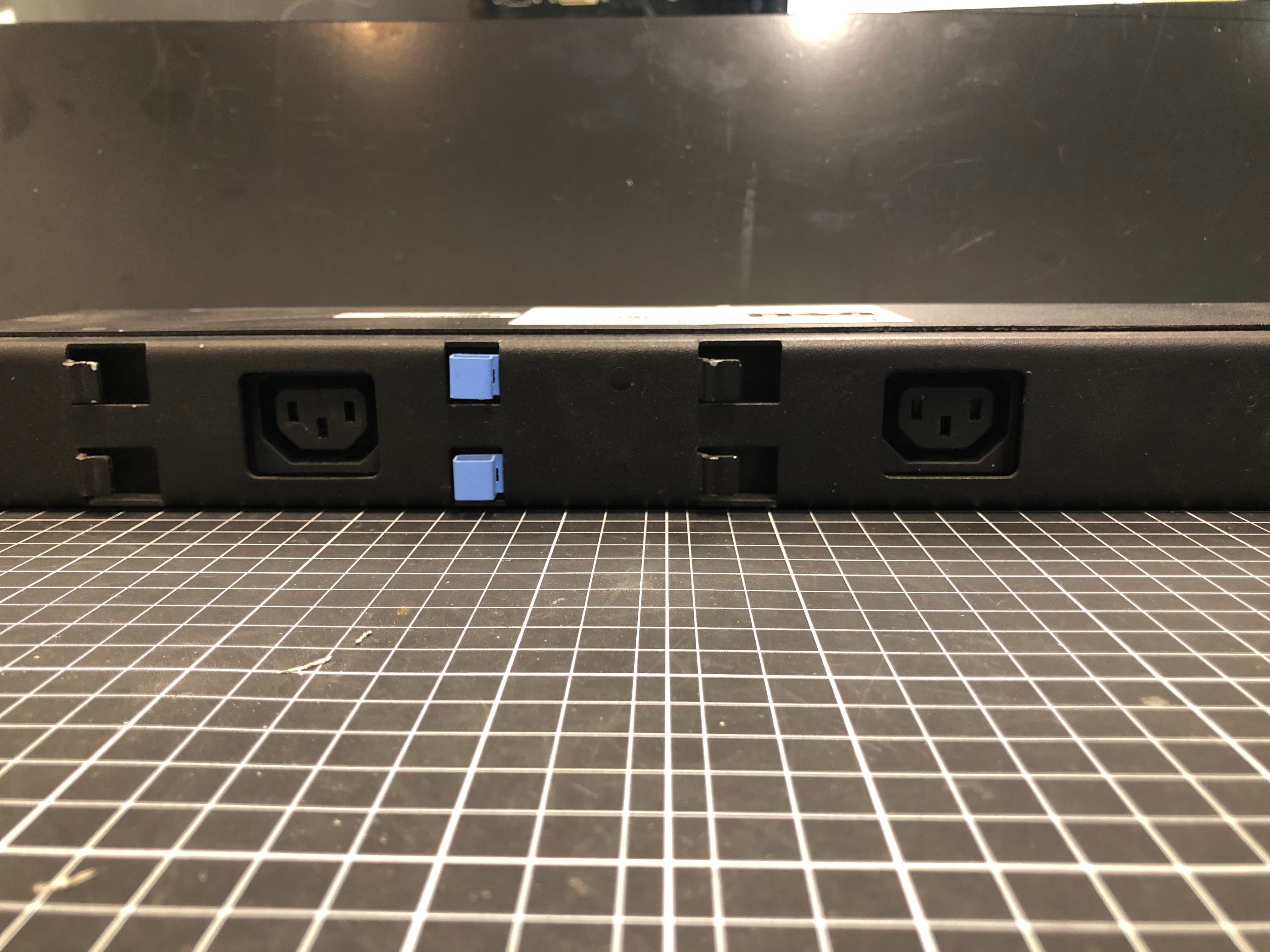 Dell AP6020 Metered Rack PDU 16A 12 Outlets Pre-Owned - Thumbnail 4