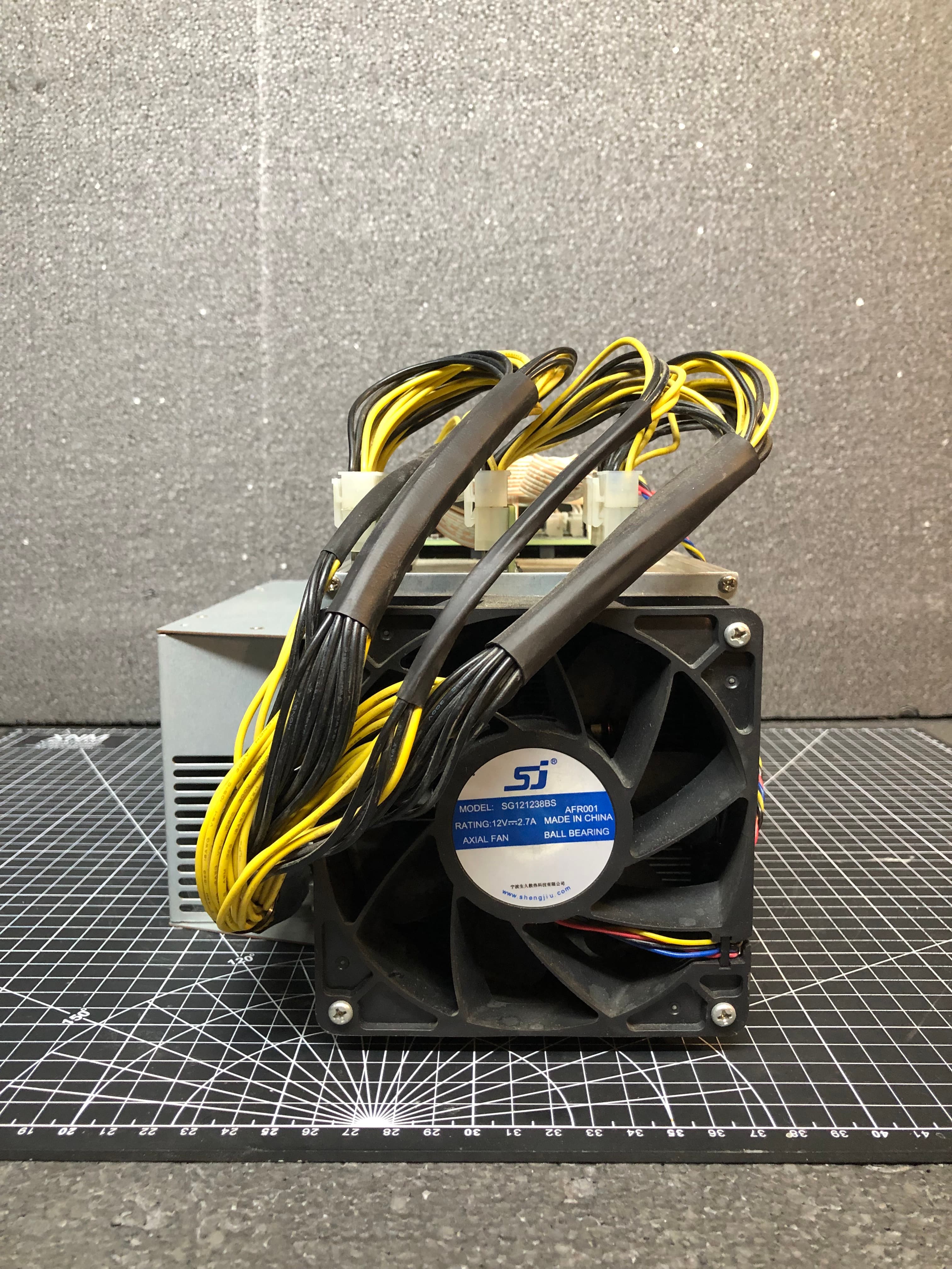 Bitmain Antminer S9 13.5TH/s Bitcoin Miner 1375W Pre-Owned - Thumbnail 4