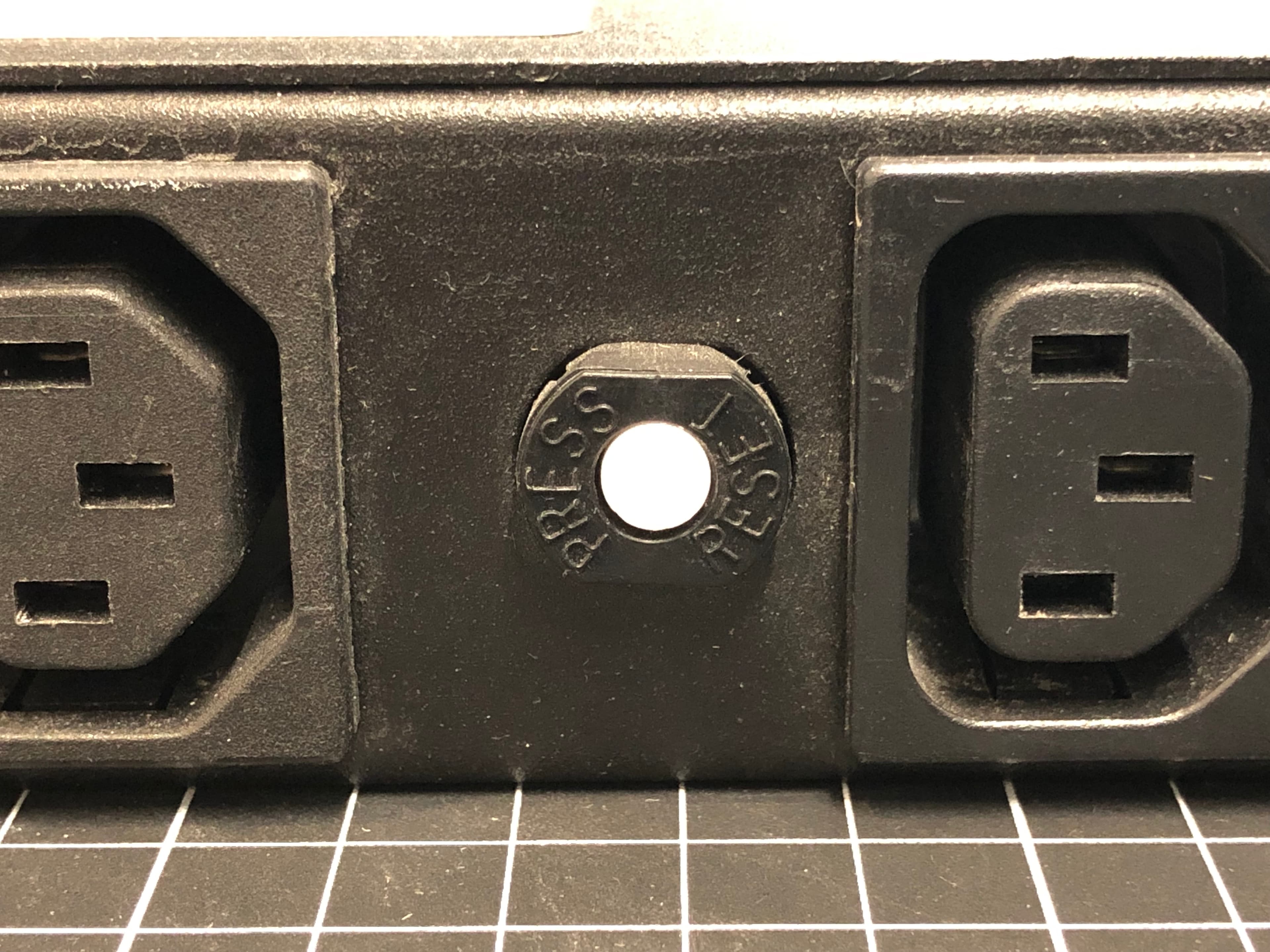 Dell AP6020 Metered Rack PDU 16A 12 Outlets Pre-Owned - Thumbnail 8