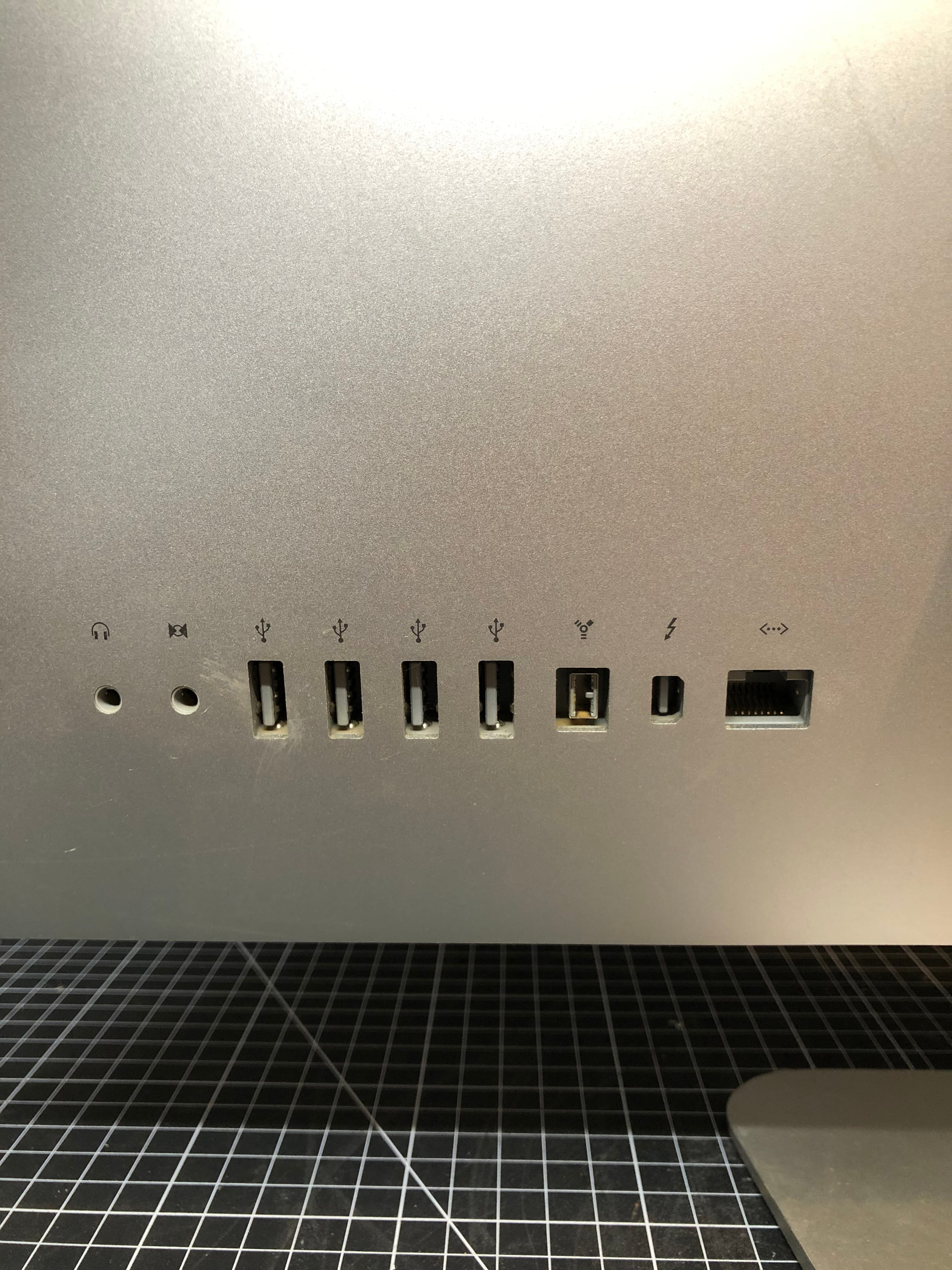 Apple iMac A1311 21.5" Desktop Computer Pre-Owned - Thumbnail 3