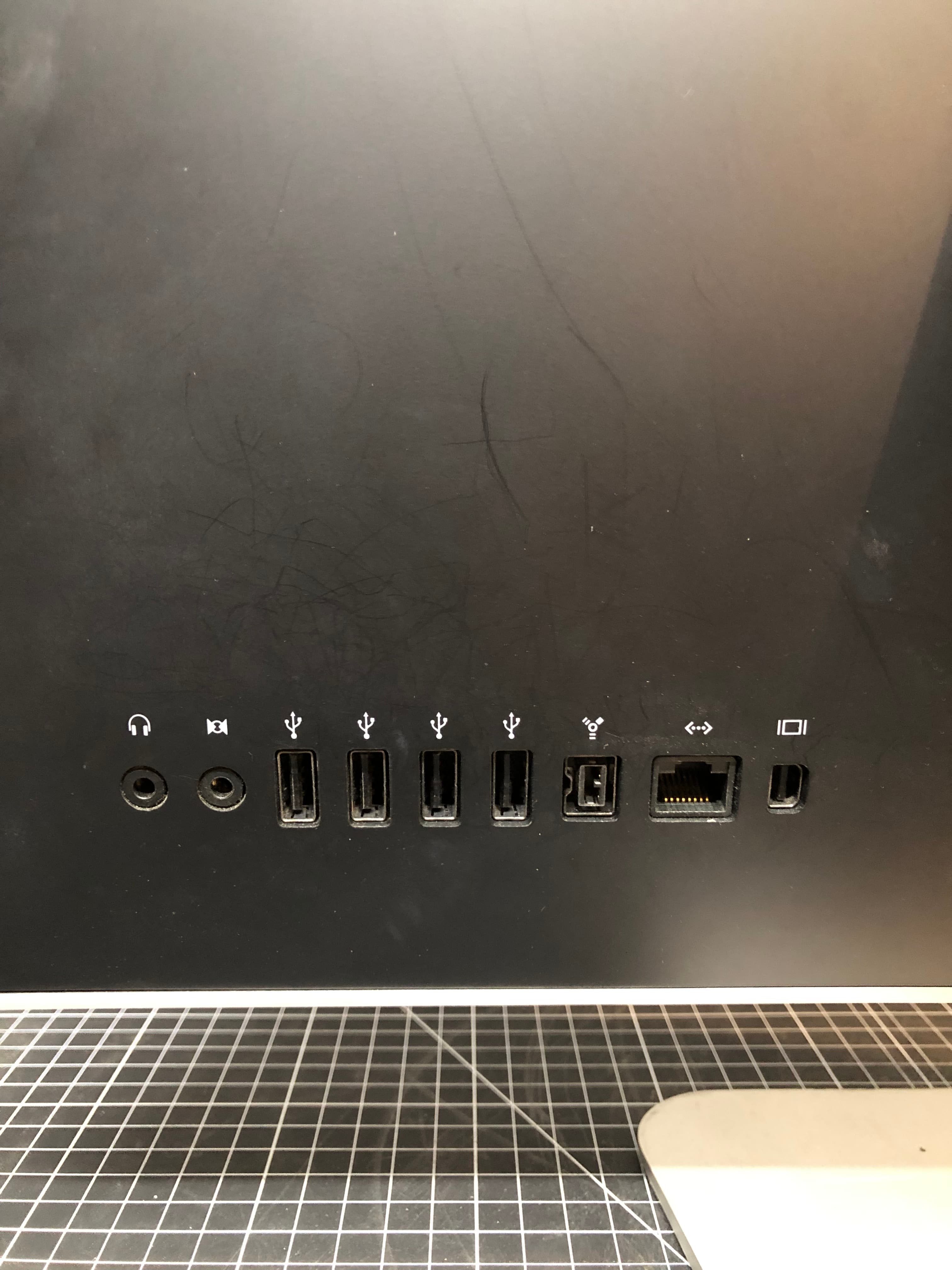 Apple iMac A1224 20" All-in-One Desktop EMC 2266 Pre-Owned - Thumbnail 3