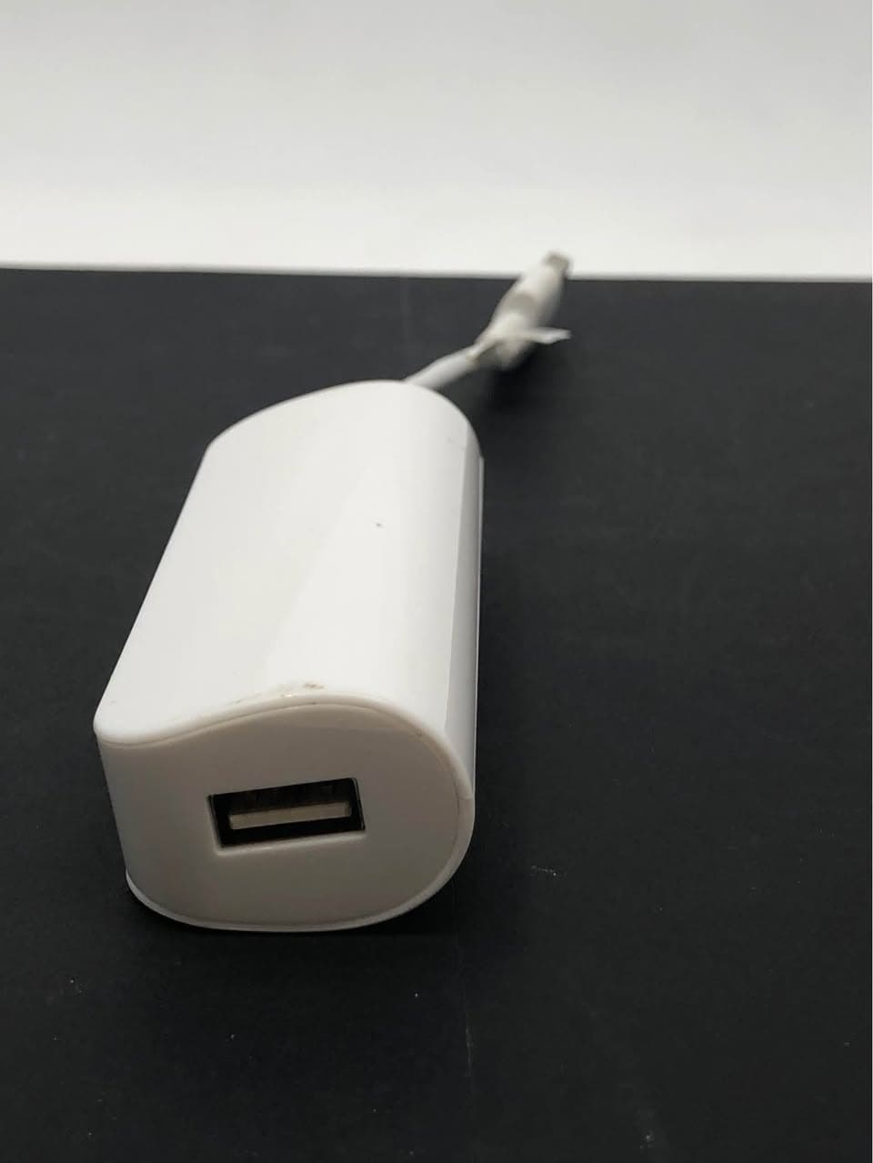 4-Port USB Hub White Pre-Owned - Thumbnail 3