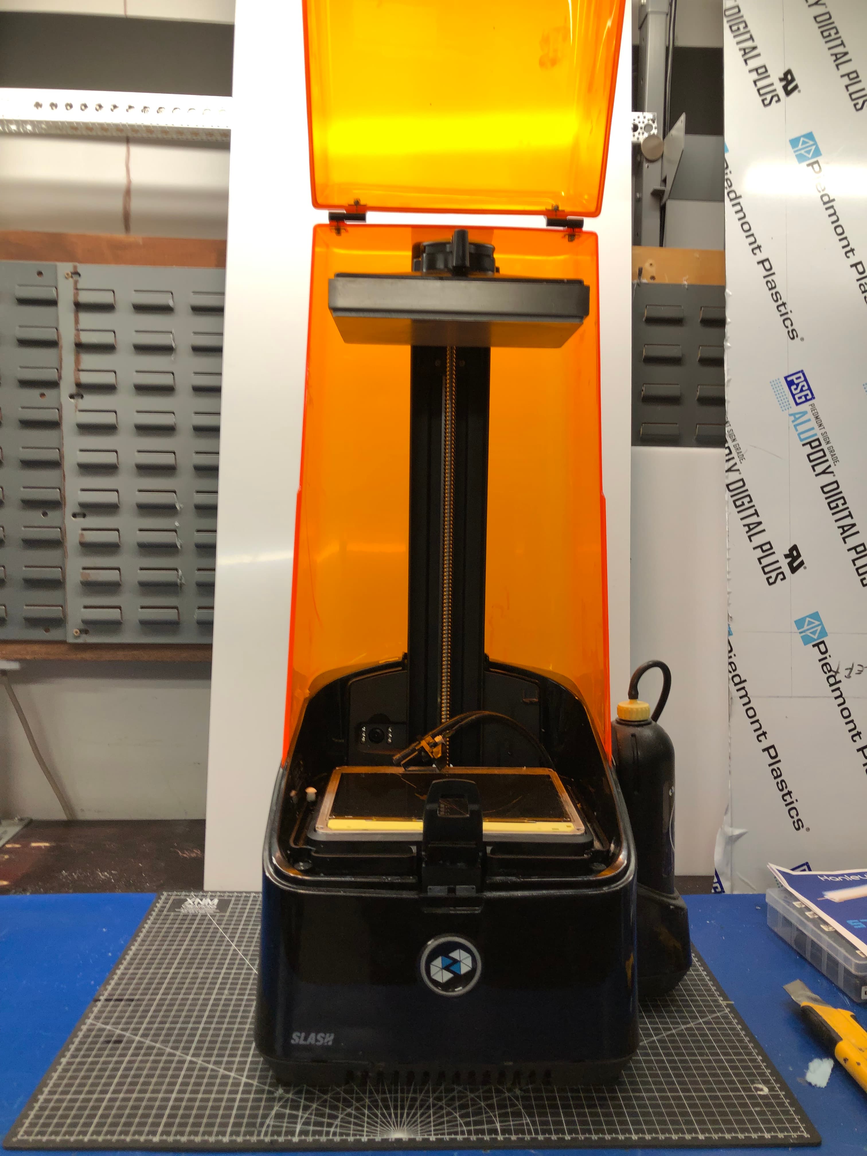 Uniz Slash LCD Resin 3D Printer Pre-Owned - Thumbnail 4