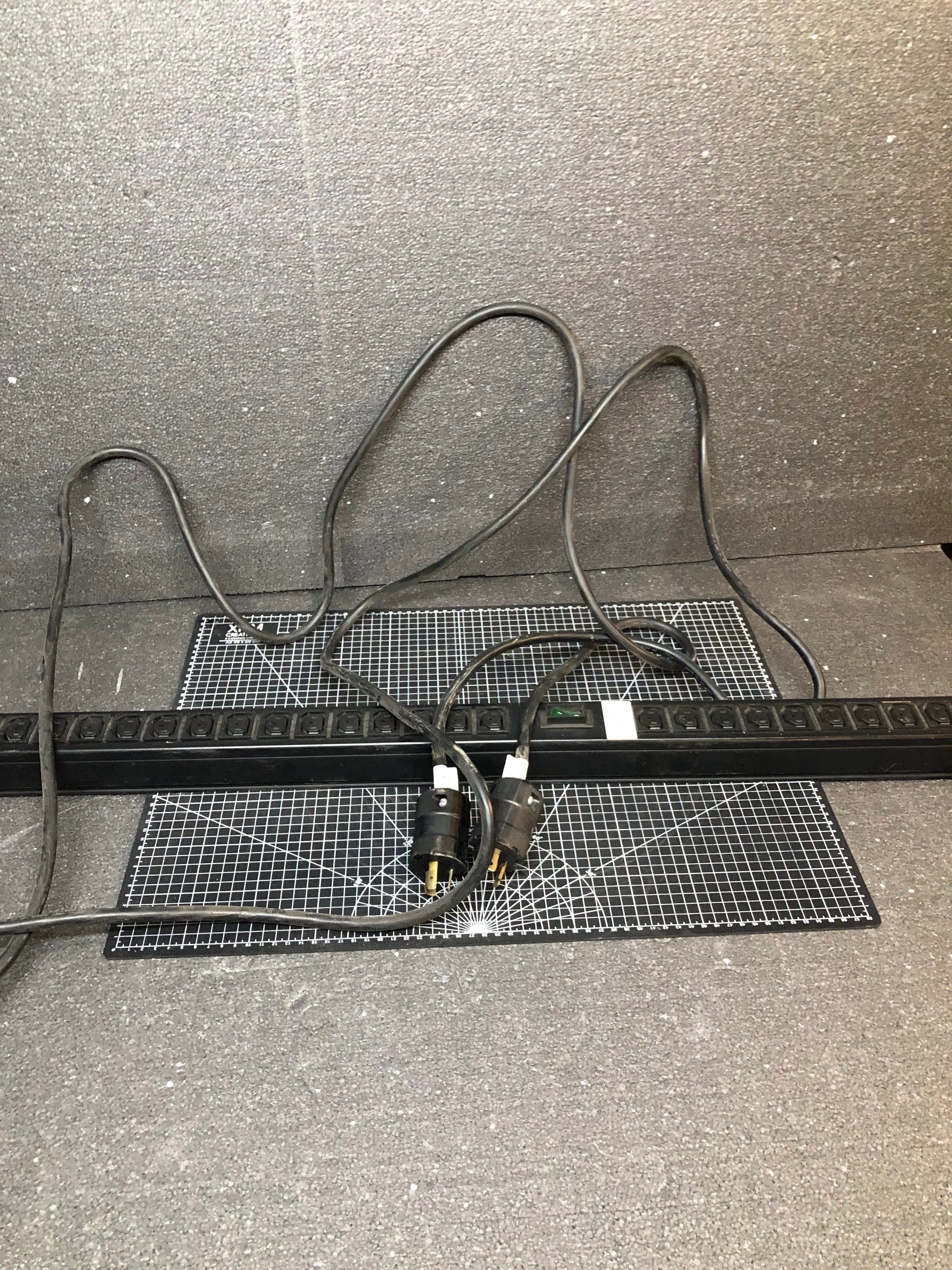 Wright Line LPS722C 20-Outlet Power Strip Black Pre-Owned - Thumbnail 9