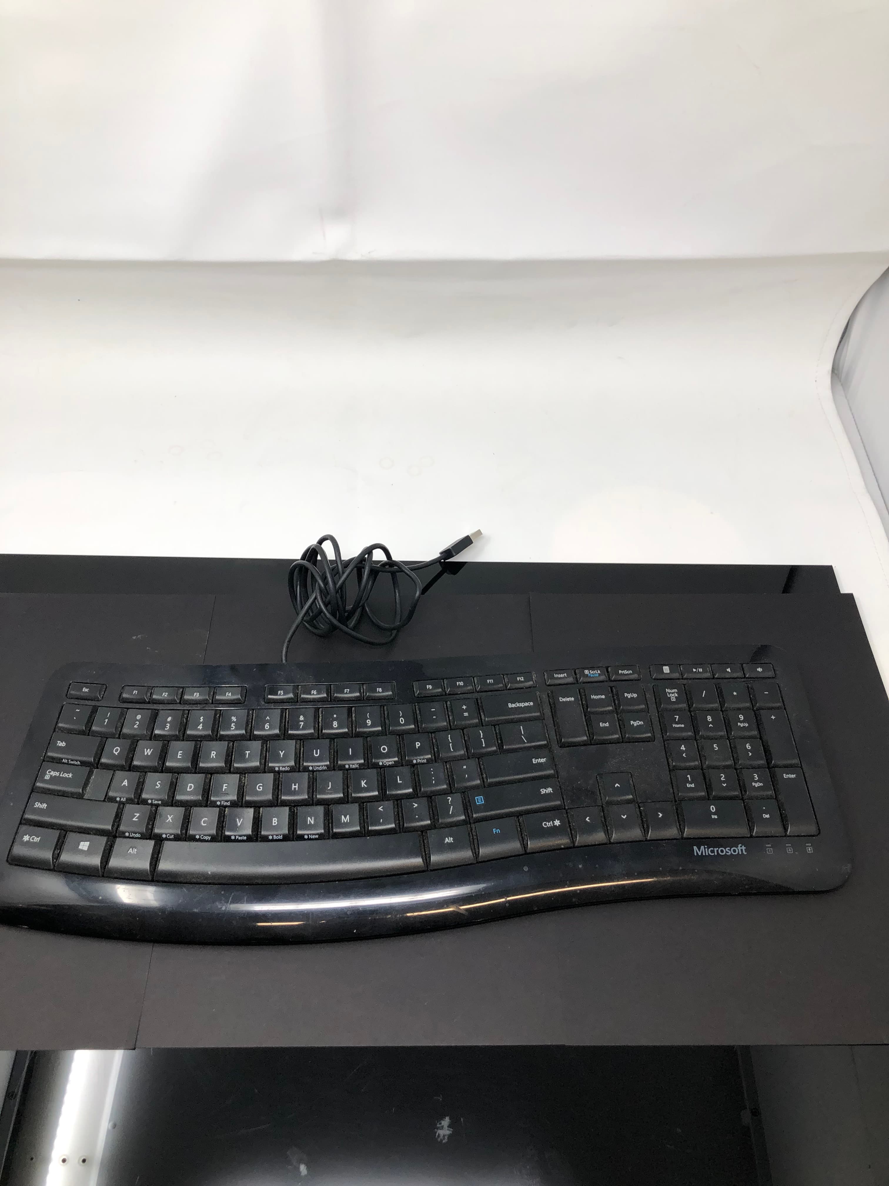 Microsoft Comfort Curve Keyboard 3000 Wired USB Black Pre-Owned