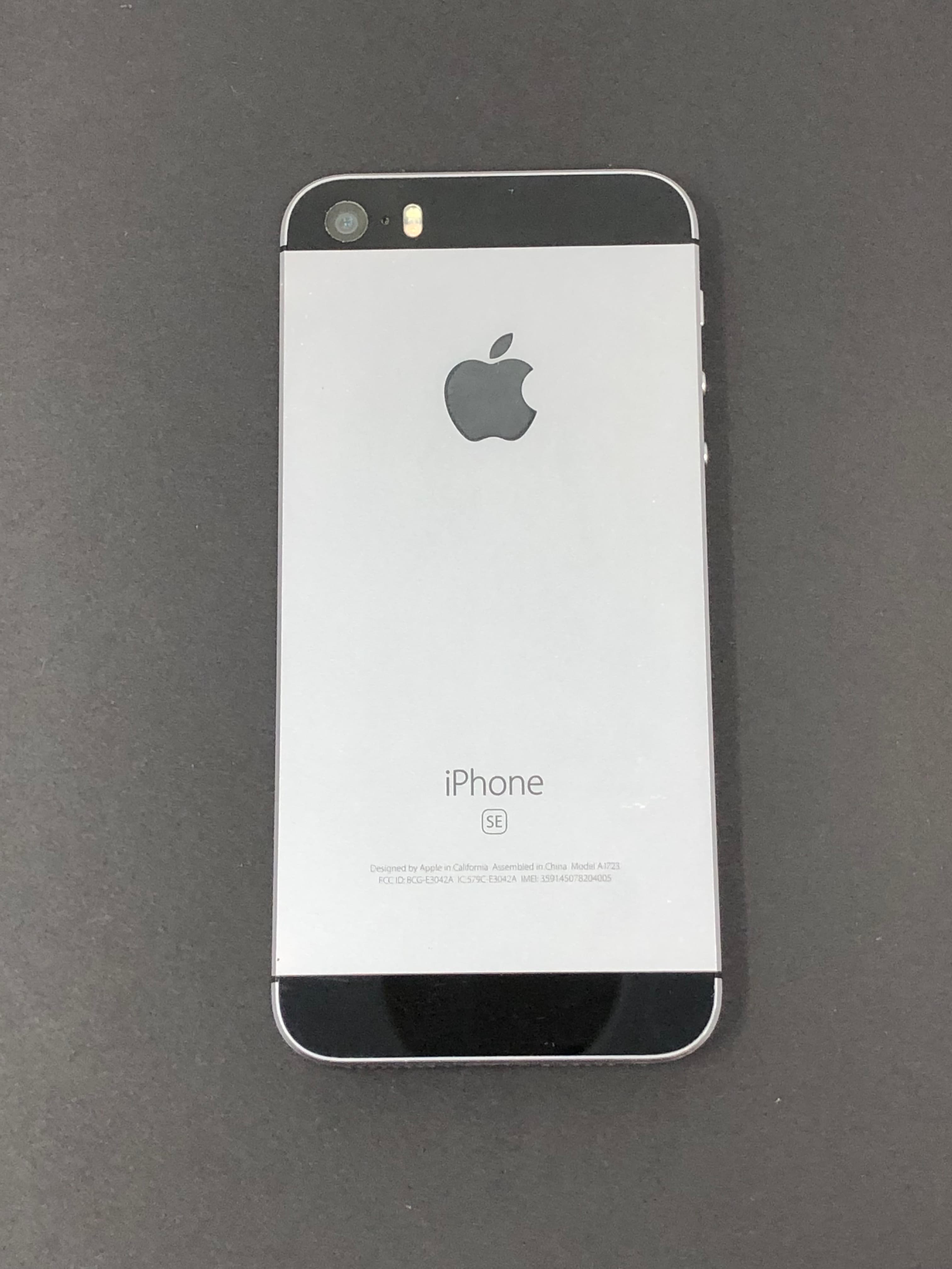 Apple iPhone SE 16GB Space Gray Unlocked Pre-Owned - Thumbnail 2