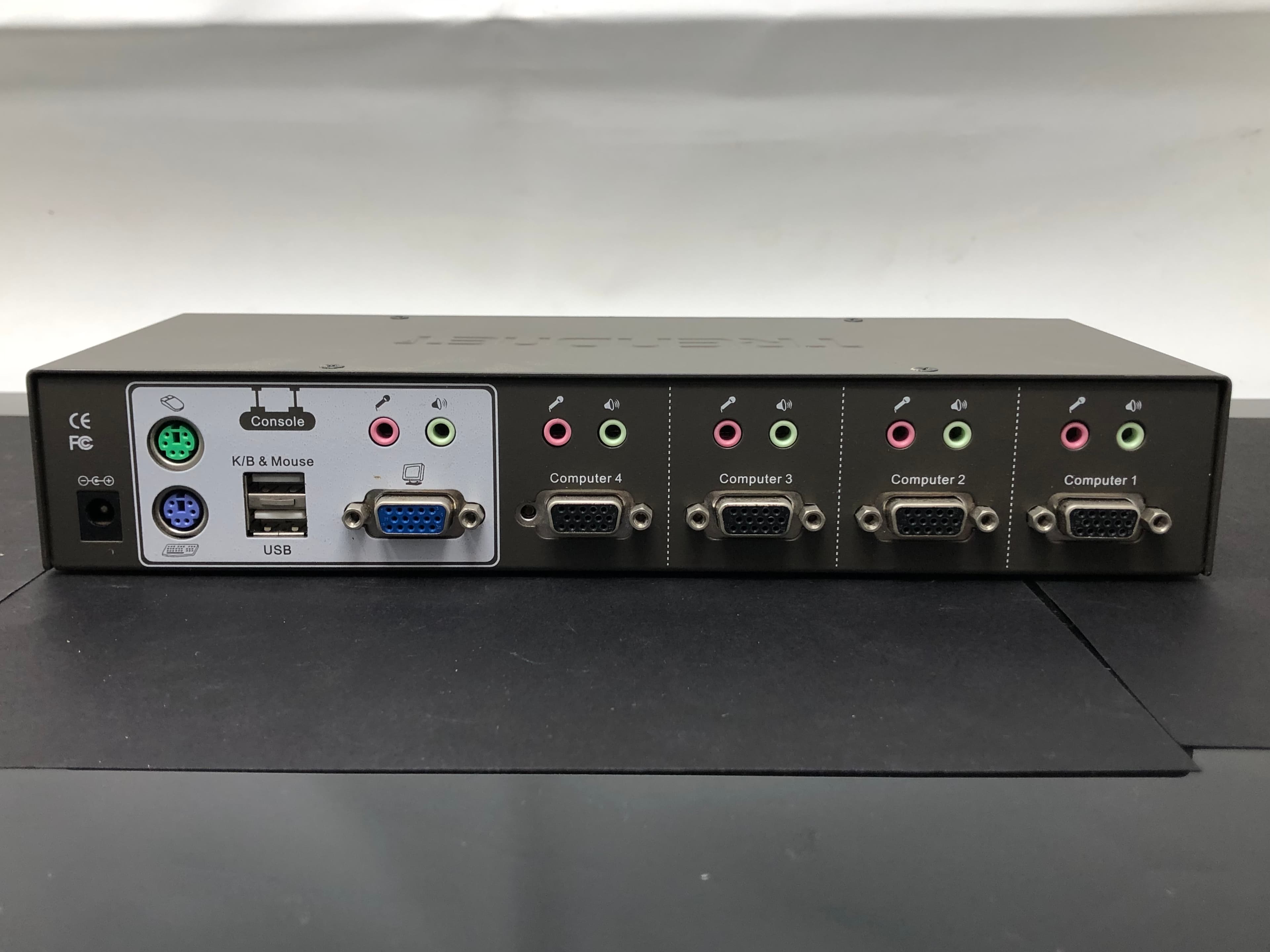 4-Port USB / PS/2 KVM Switch Kit w/ Audio