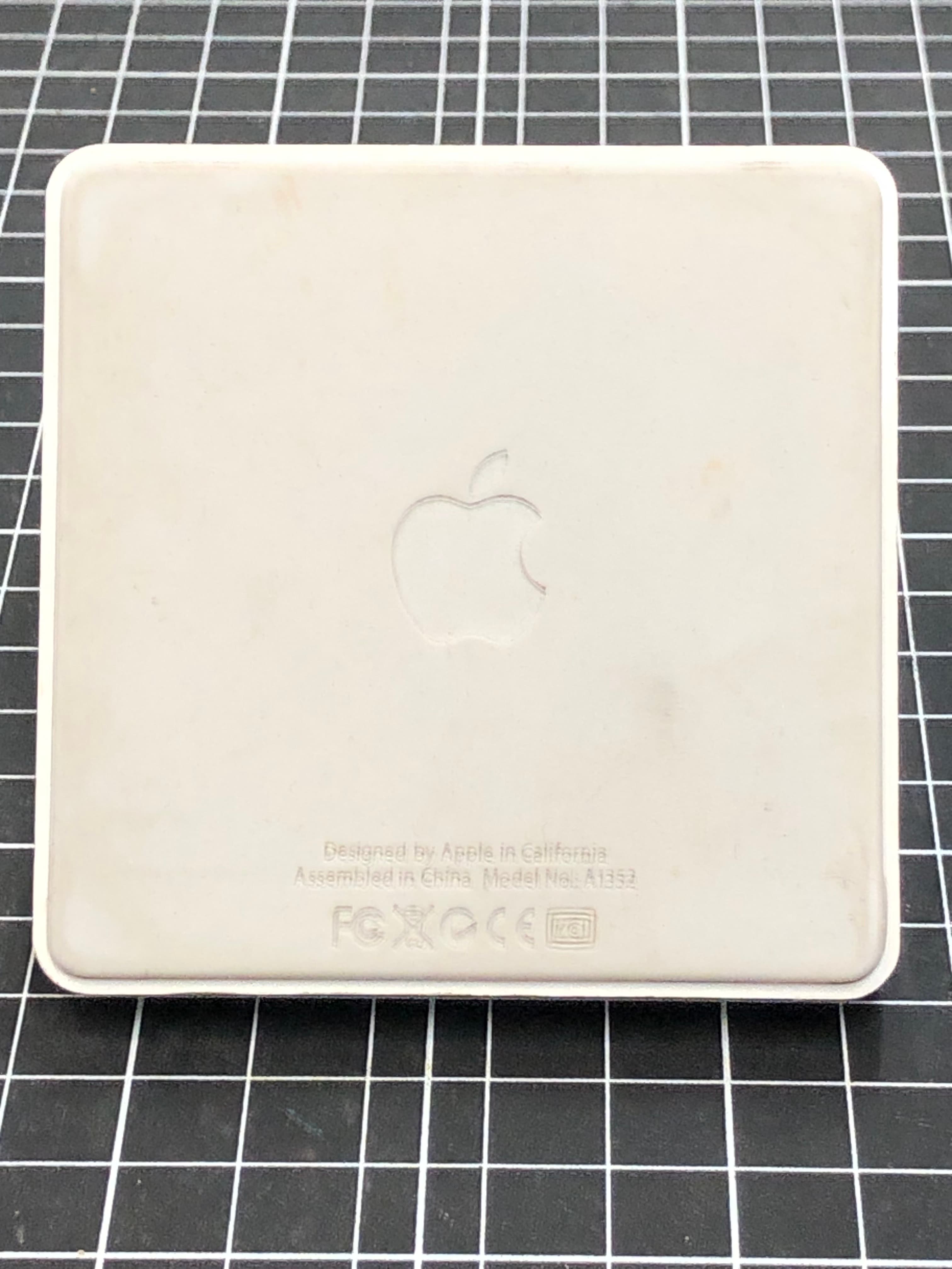 Apple Dock Connector Model A1352 Pre-Owned - Thumbnail 3
