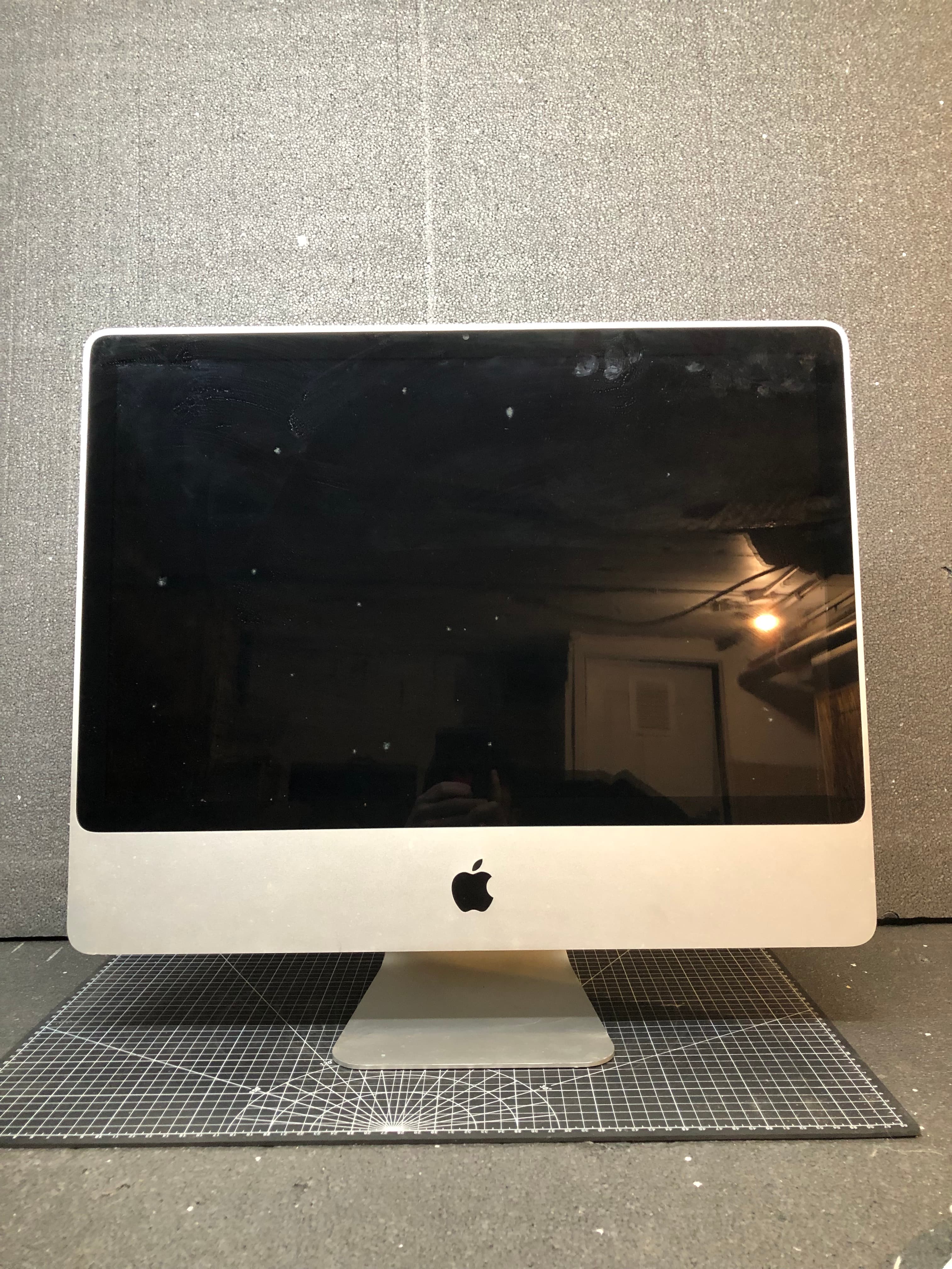 Apple iMac A1225 24" All-in-One Desktop Pre-Owned