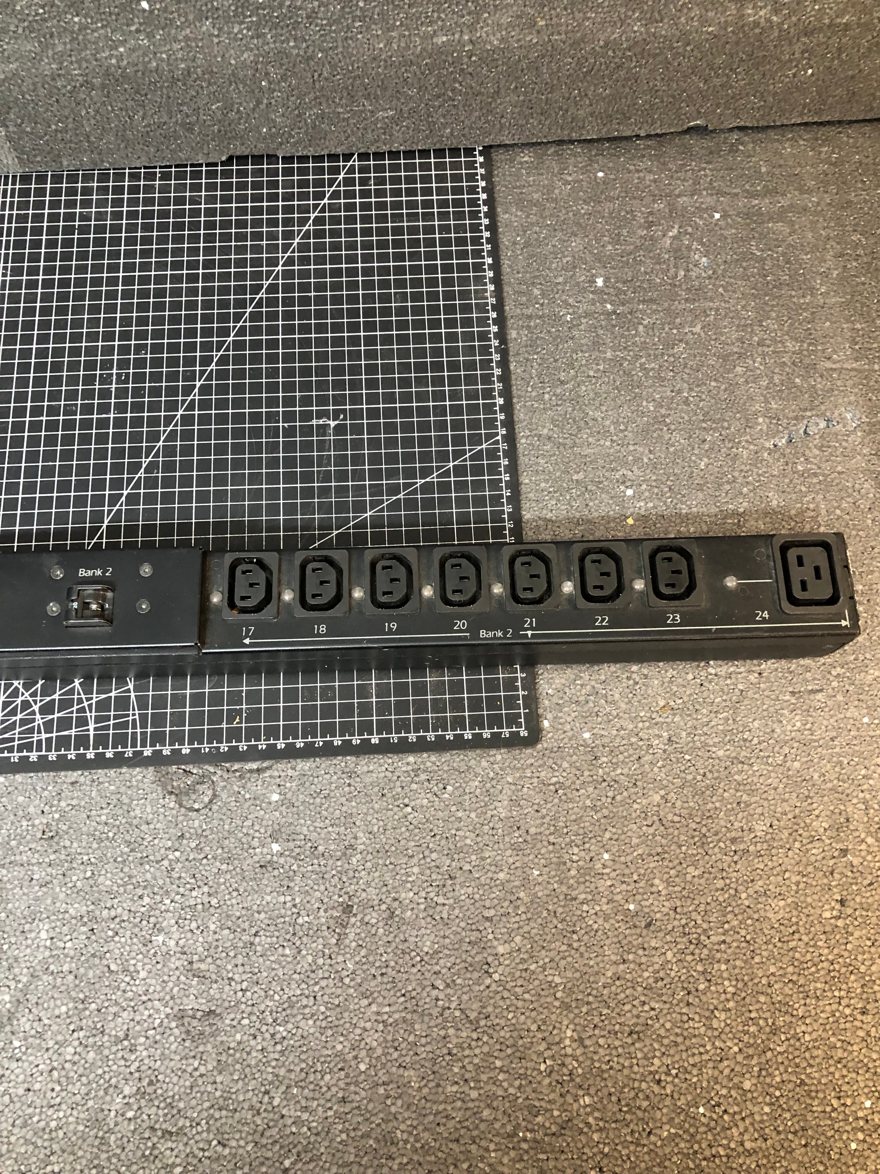 APC AP8941 Switched Rack PDU 24A 200-240V Pre-Owned - Thumbnail 10