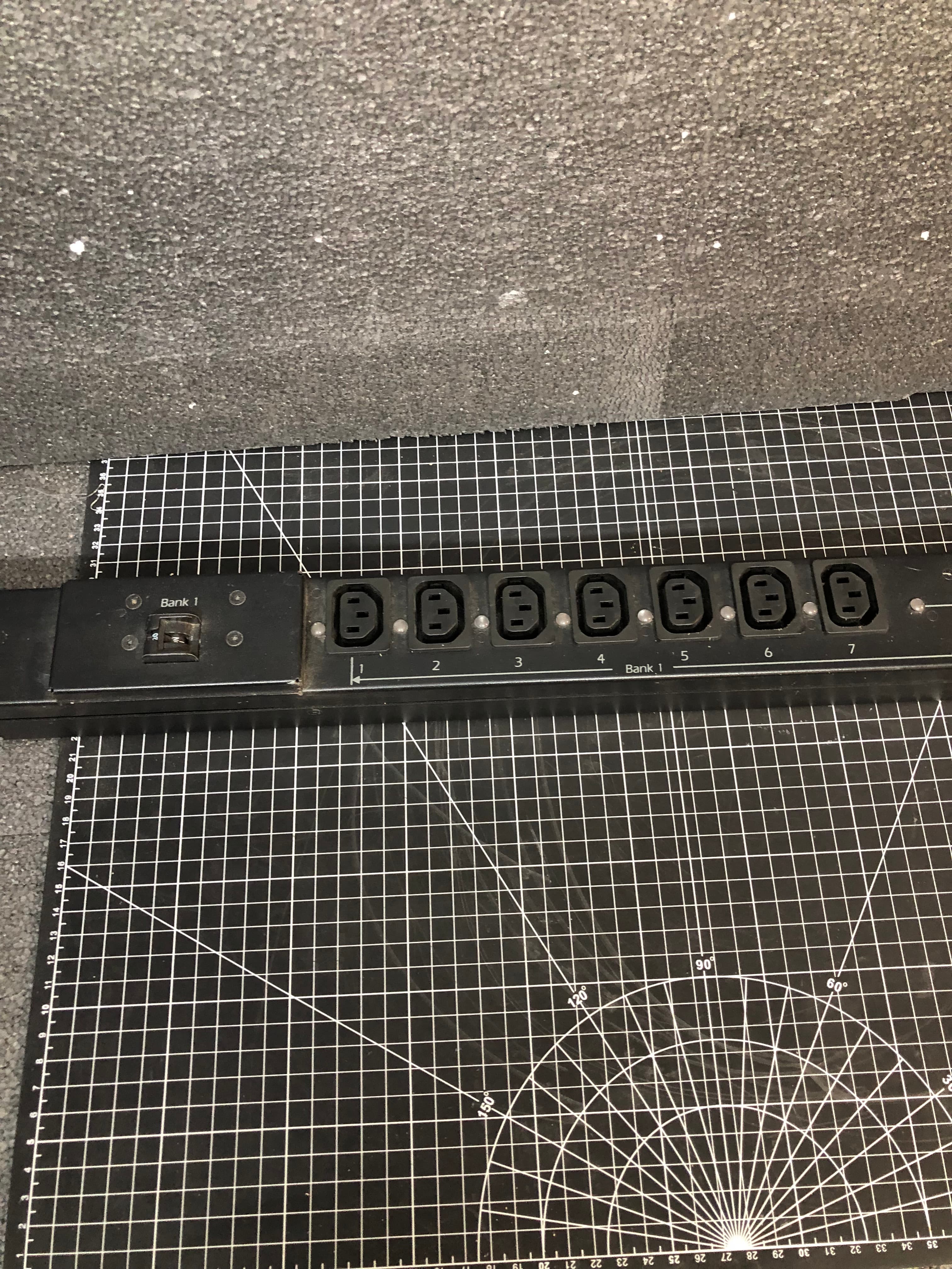 APC AP8941 Switched Rack PDU 24A 200-240V Pre-Owned - Thumbnail 4