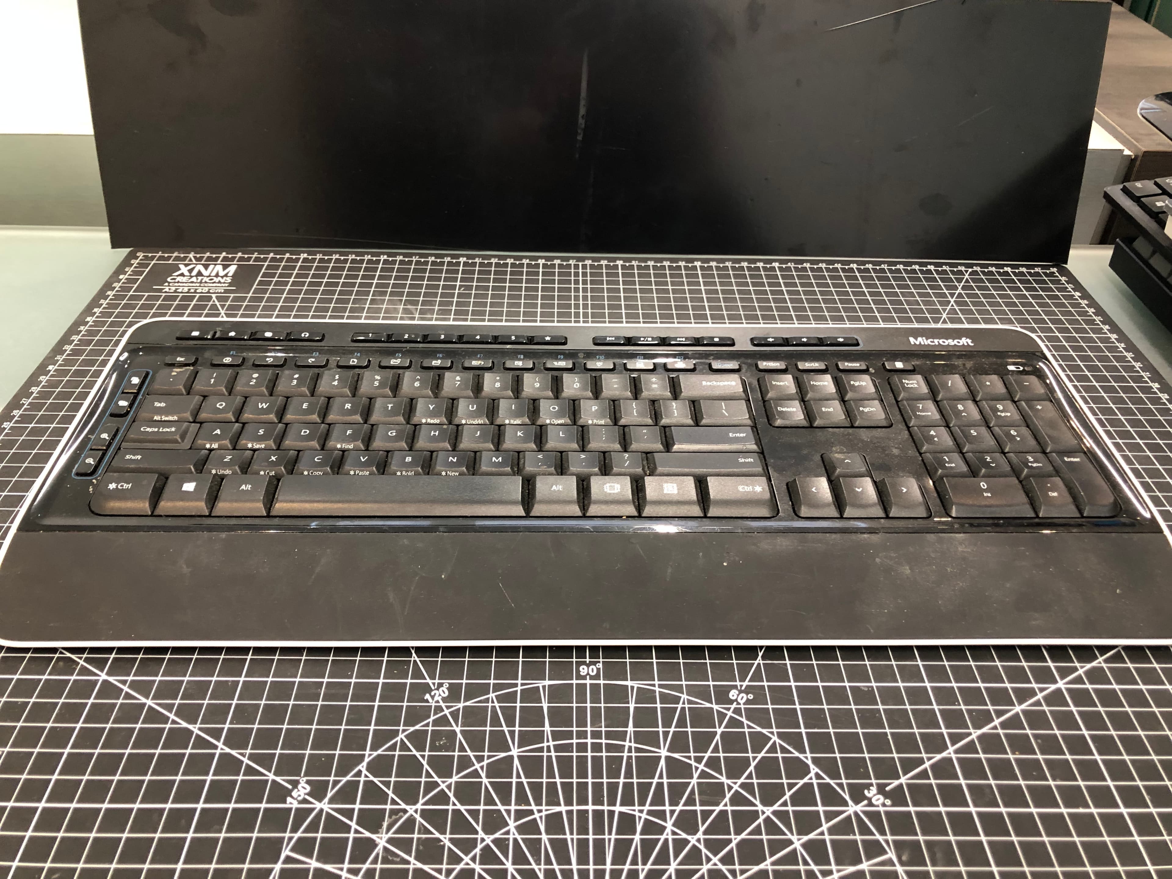 Microsoft Wireless Keyboard 3050 Pre-Owned - Thumbnail 3