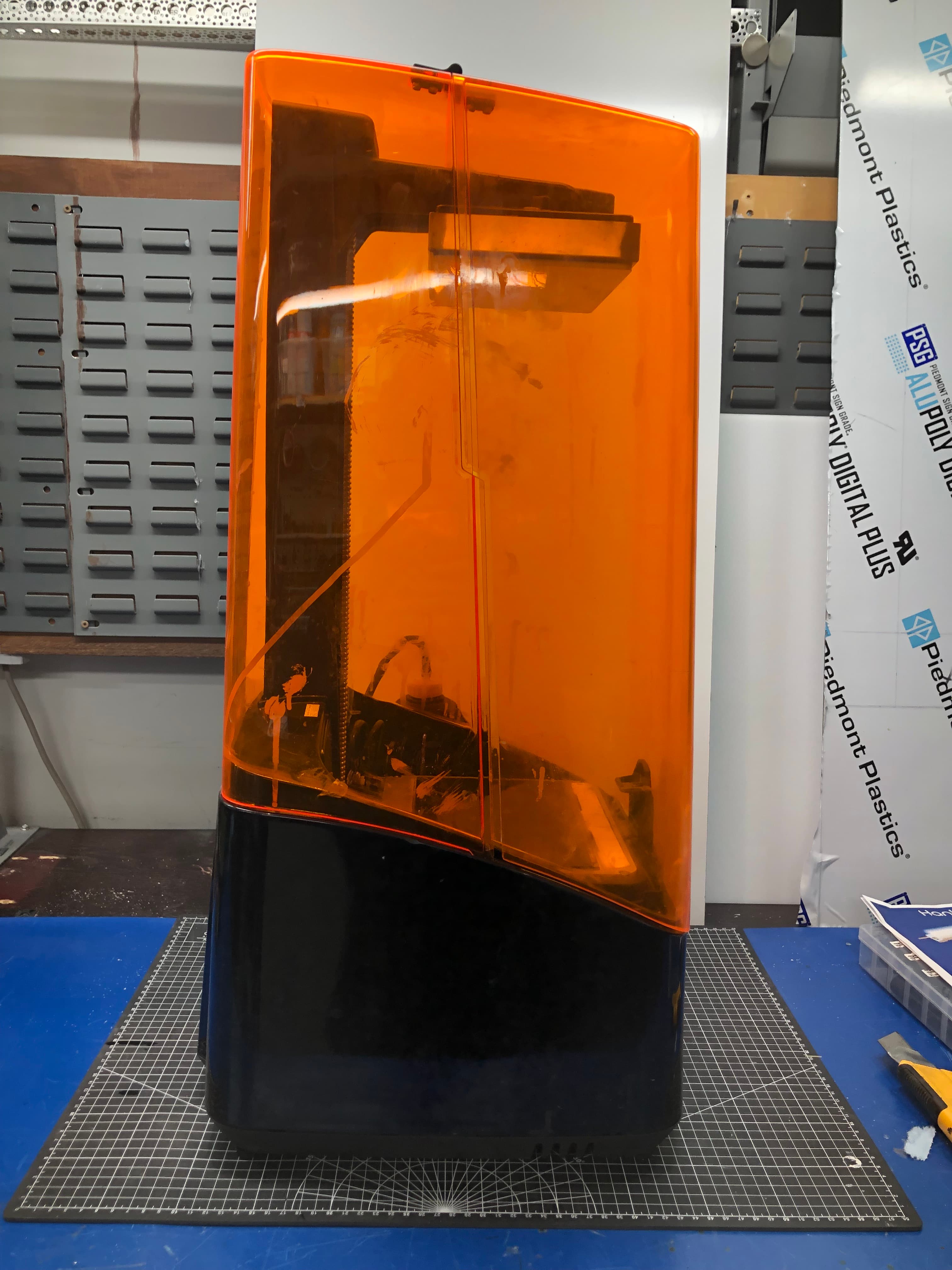 Uniz Slash LCD Resin 3D Printer Pre-Owned - Thumbnail 8