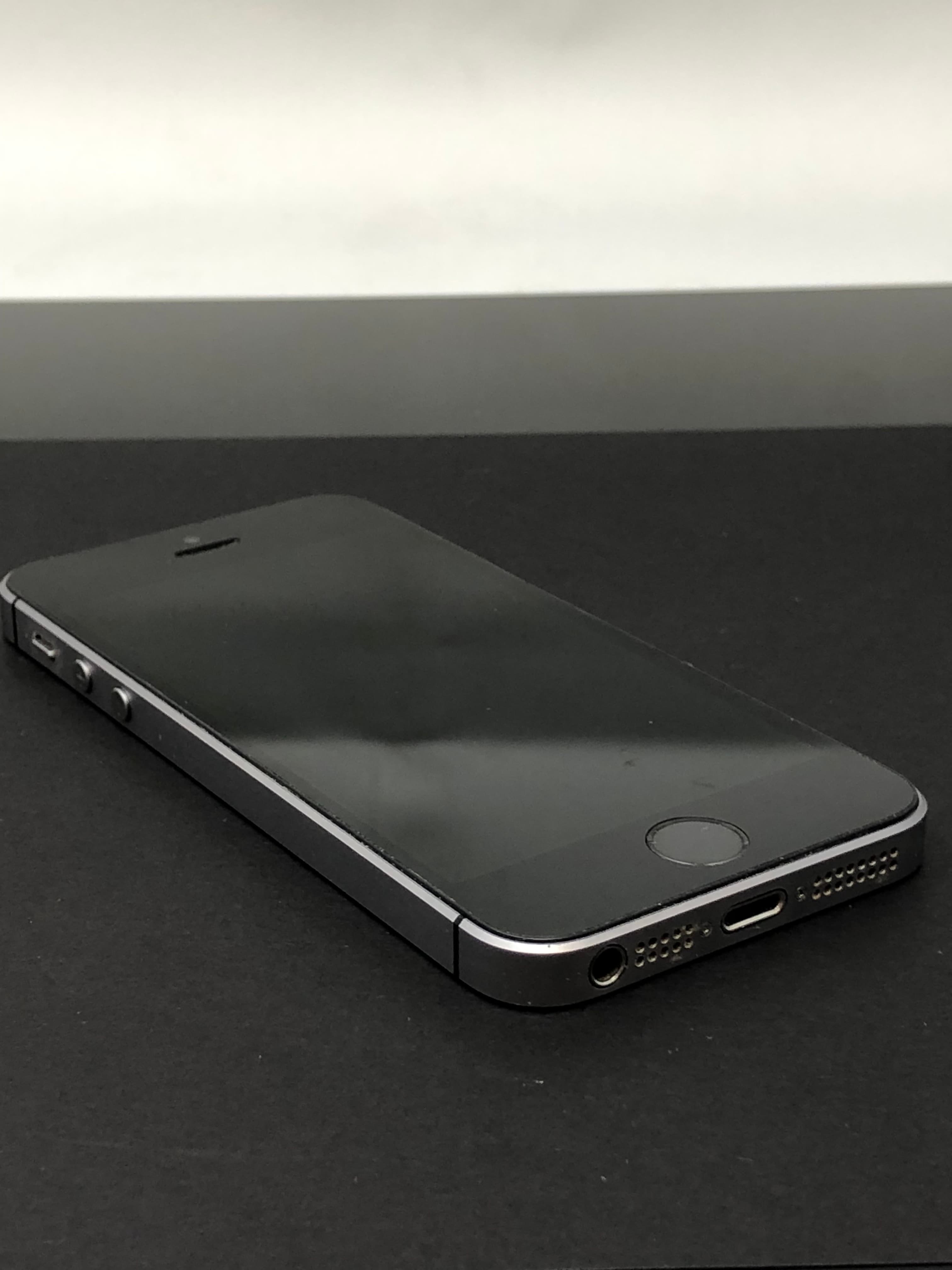 Apple iPhone SE 16GB Space Gray Unlocked Pre-Owned - Thumbnail 5