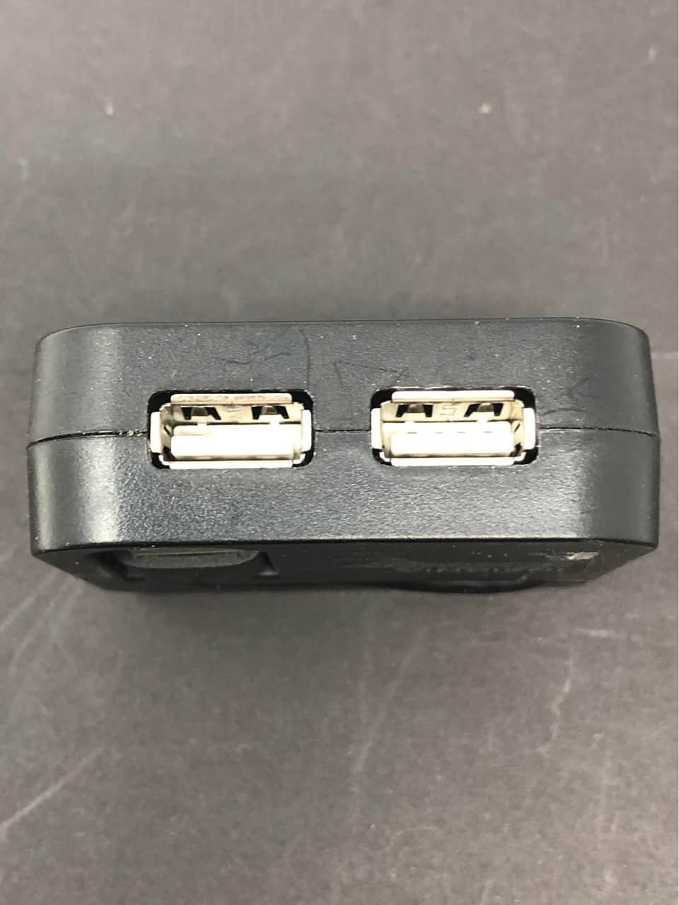 Insignia 4-Port USB 2.0 Hub Black Pre-Owned - Thumbnail 2