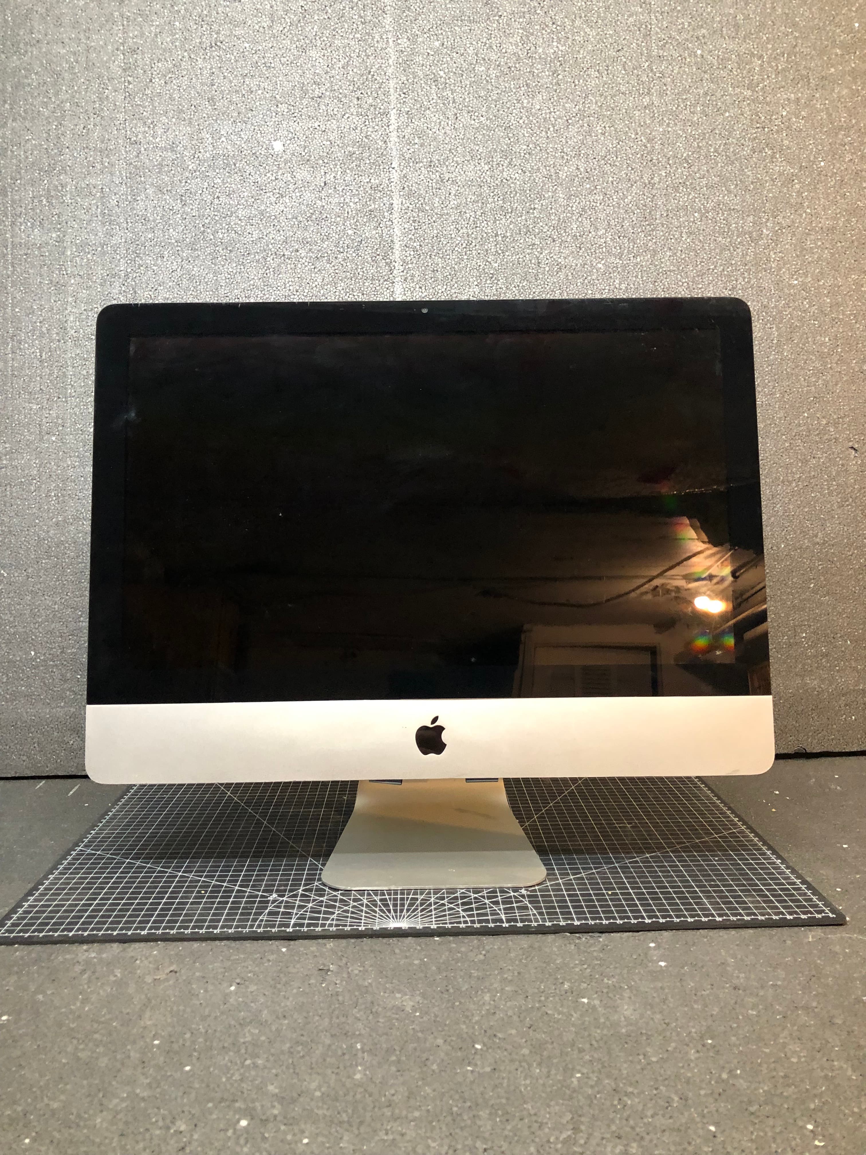 Apple iMac A1311 21.5" Desktop Computer Pre-Owned