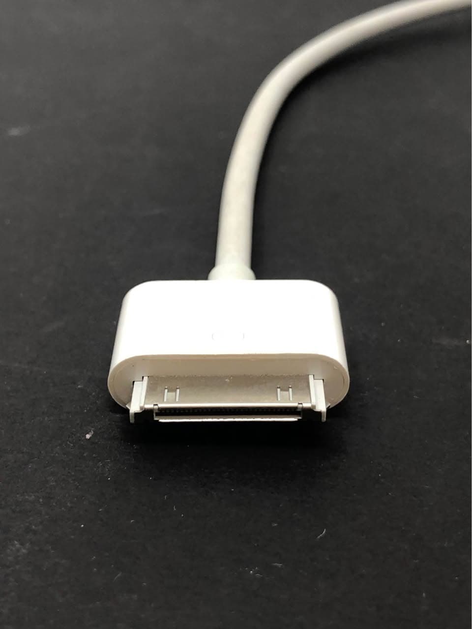 Apple 30-Pin to VGA Cable Adapter Pre-Owned - Thumbnail 5