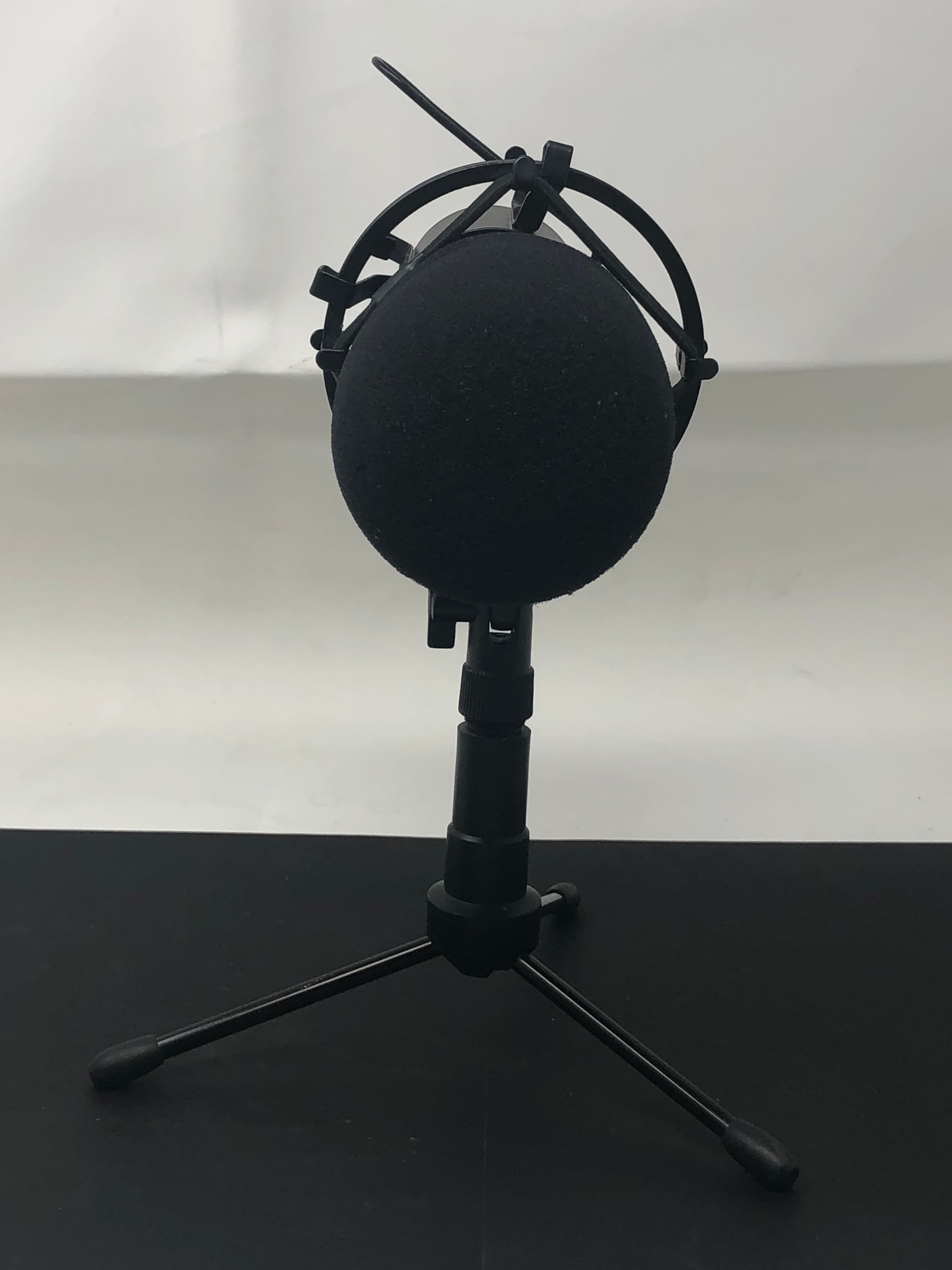 Podcast Microphone with Tripod Stand and Shock Mount Pre-Owned - Thumbnail 3