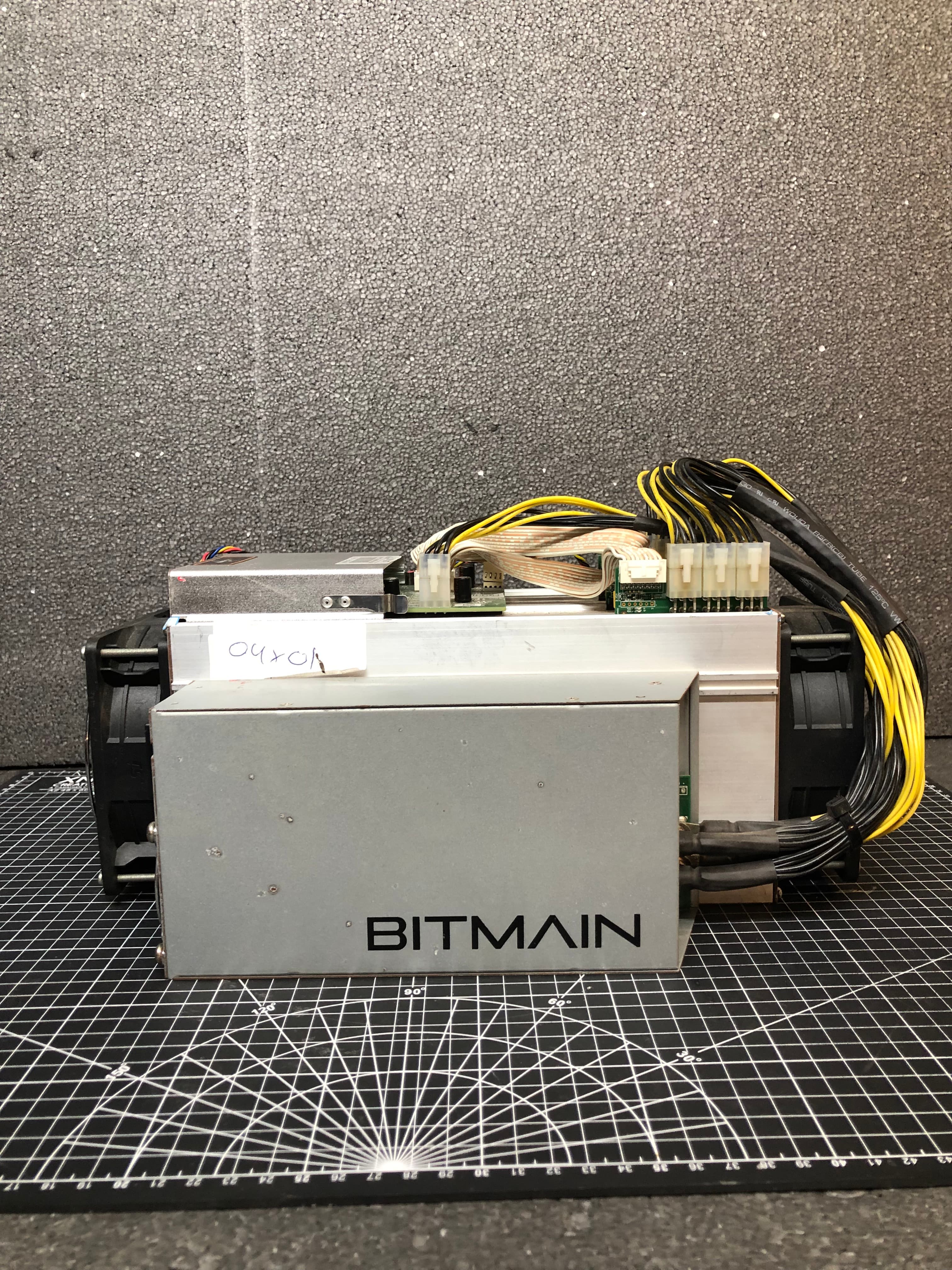 Bitmain Antminer S9 13.5TH/s Bitcoin Miner 1375W Pre-Owned - Thumbnail 3