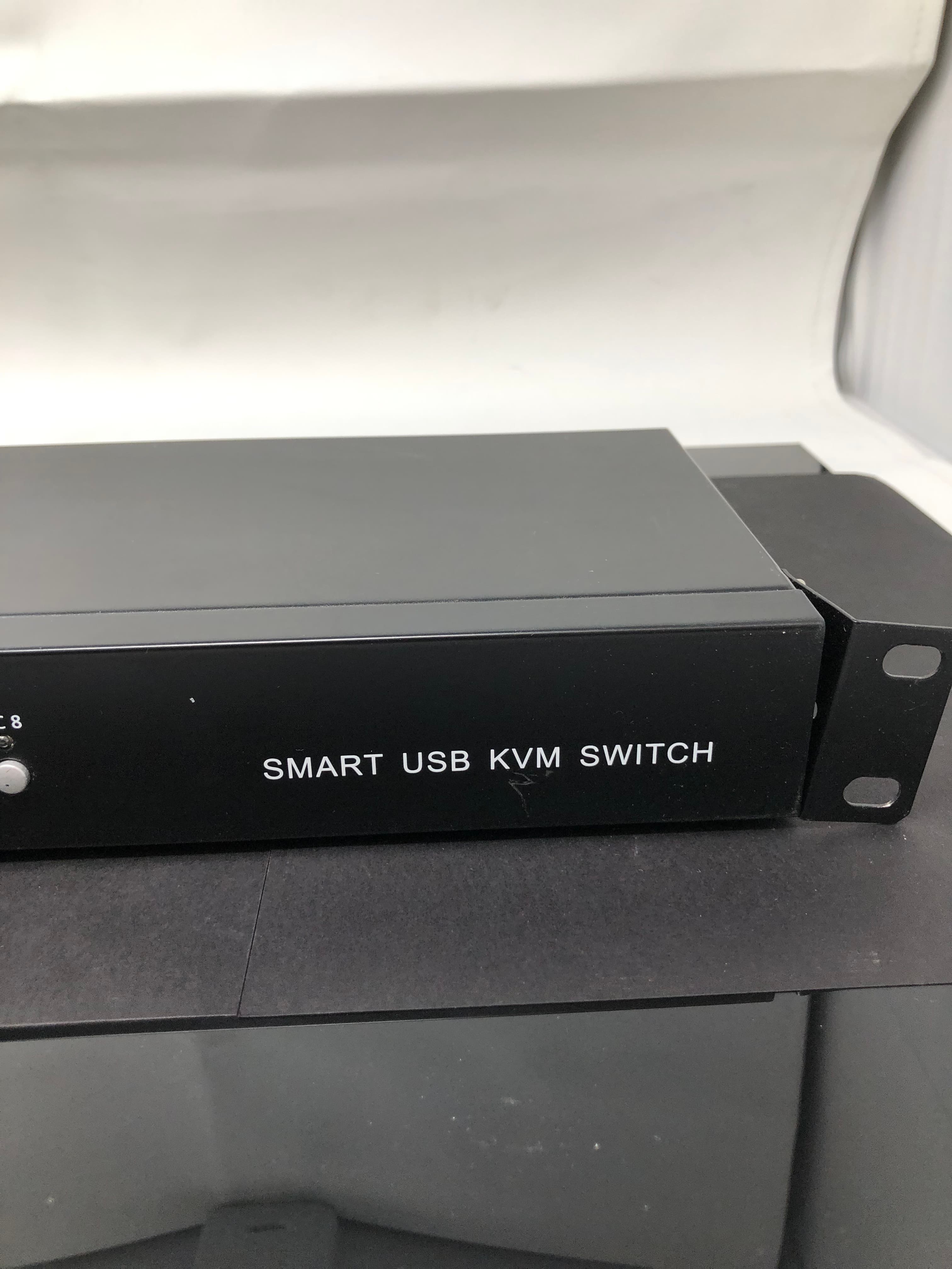 MT-VIKI 8 Port Smart USB KVM Switch Pre-Owned - Thumbnail 3