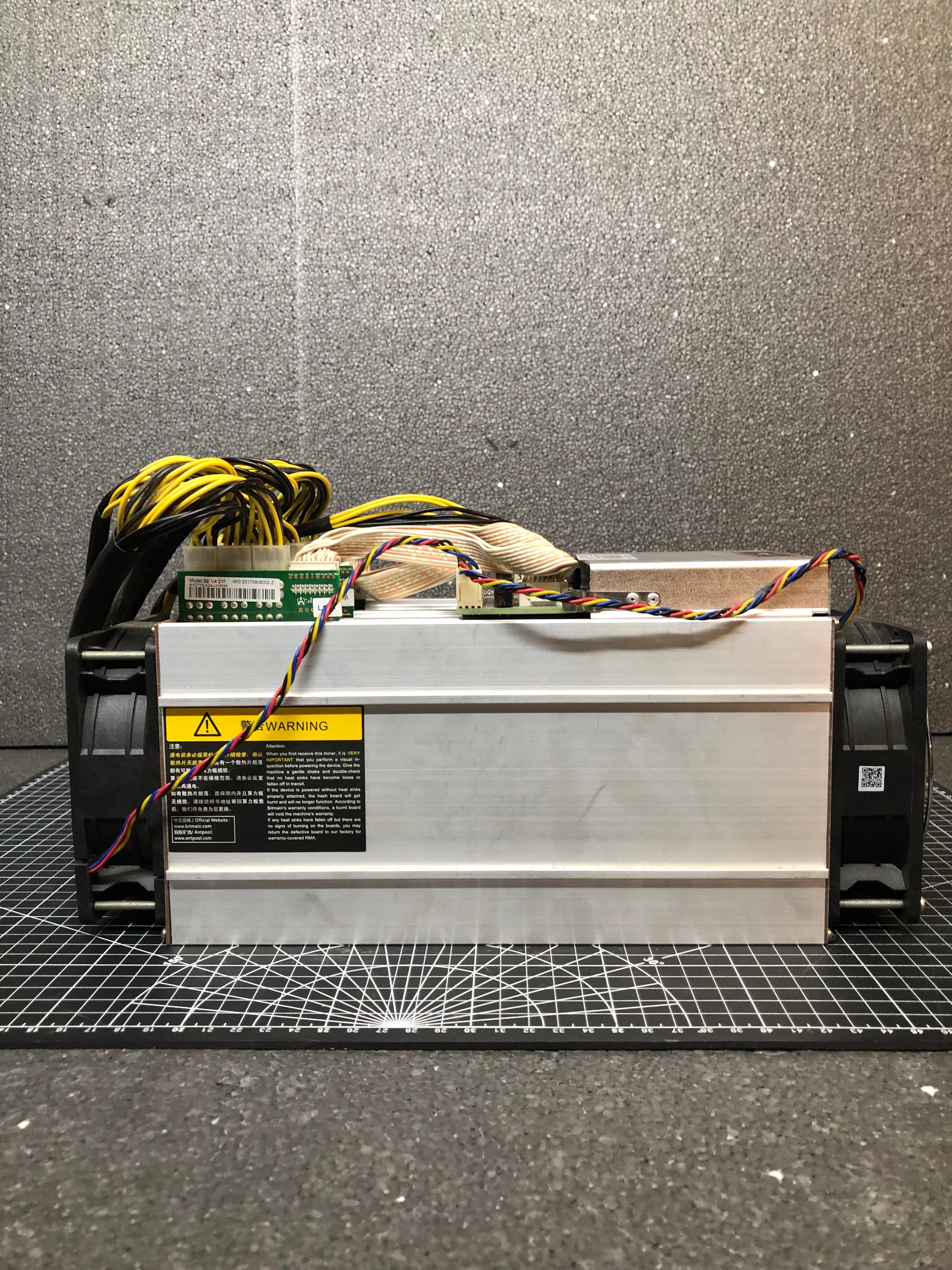 Bitmain Antminer S9 13.5TH/s Bitcoin Miner 1375W Pre-Owned - Thumbnail 5