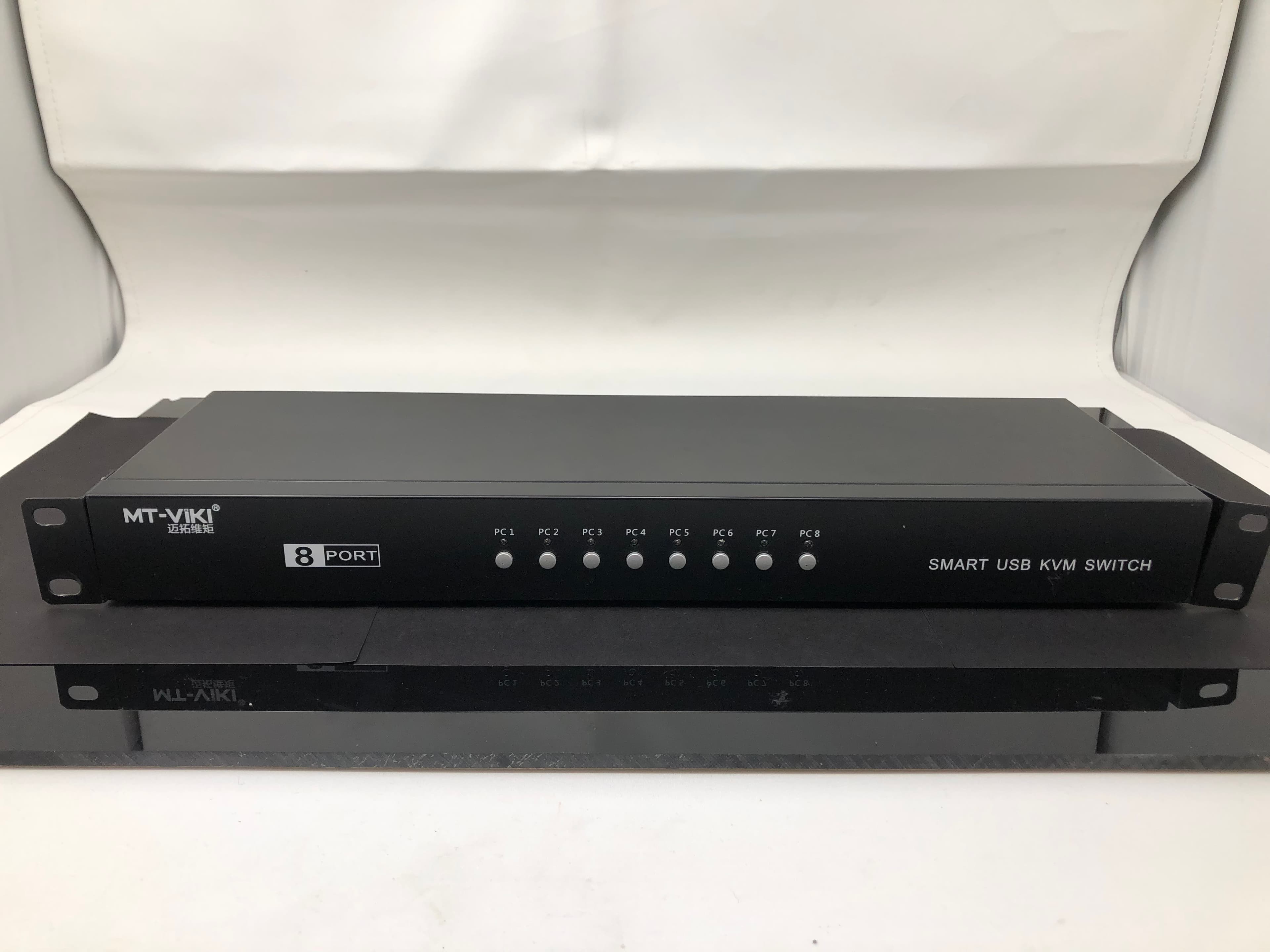 MT-VIKI 8 Port Smart USB KVM Switch Pre-Owned