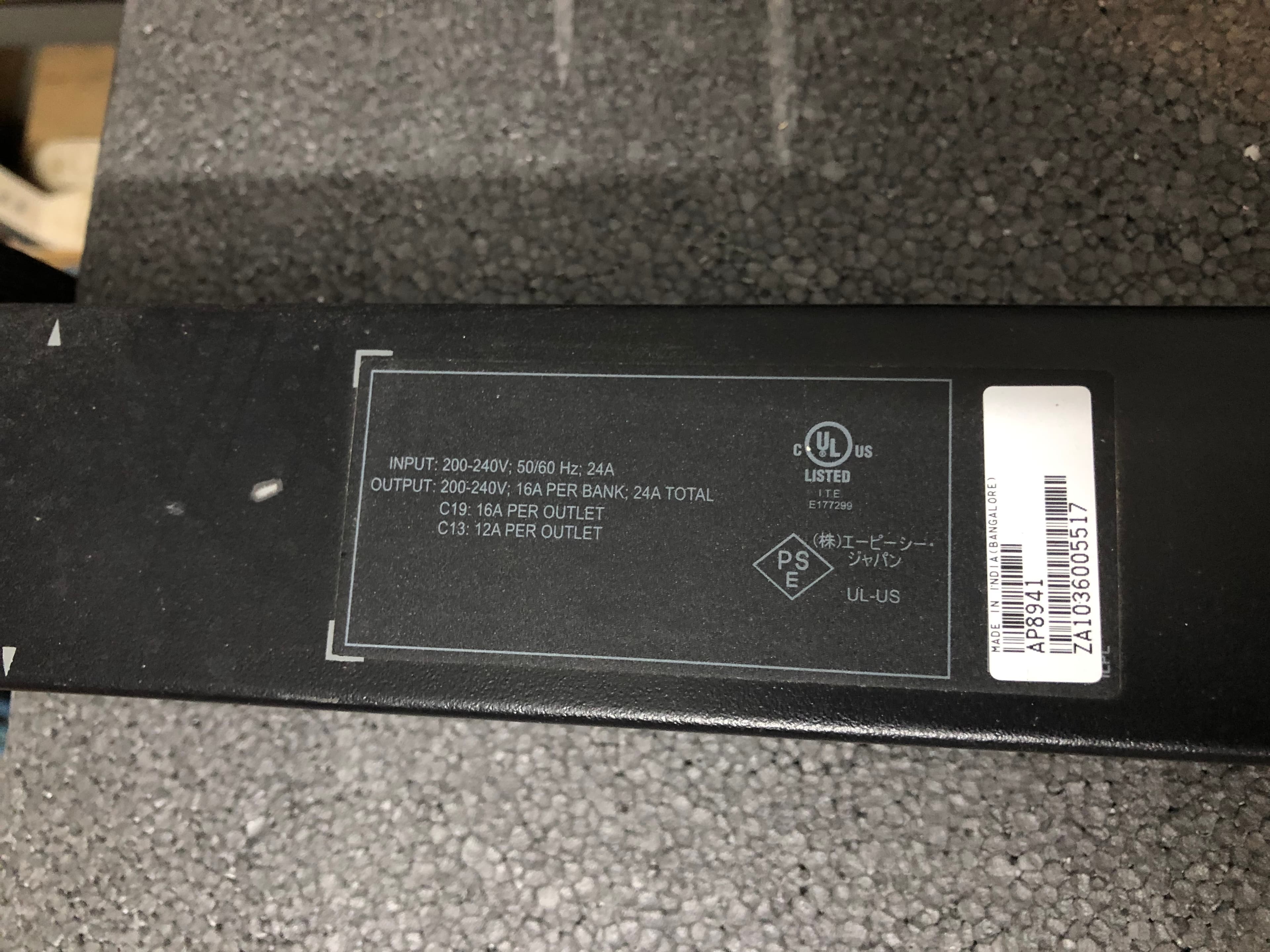 APC AP8941 Switched Rack PDU 24A 200-240V Pre-Owned - Thumbnail 2