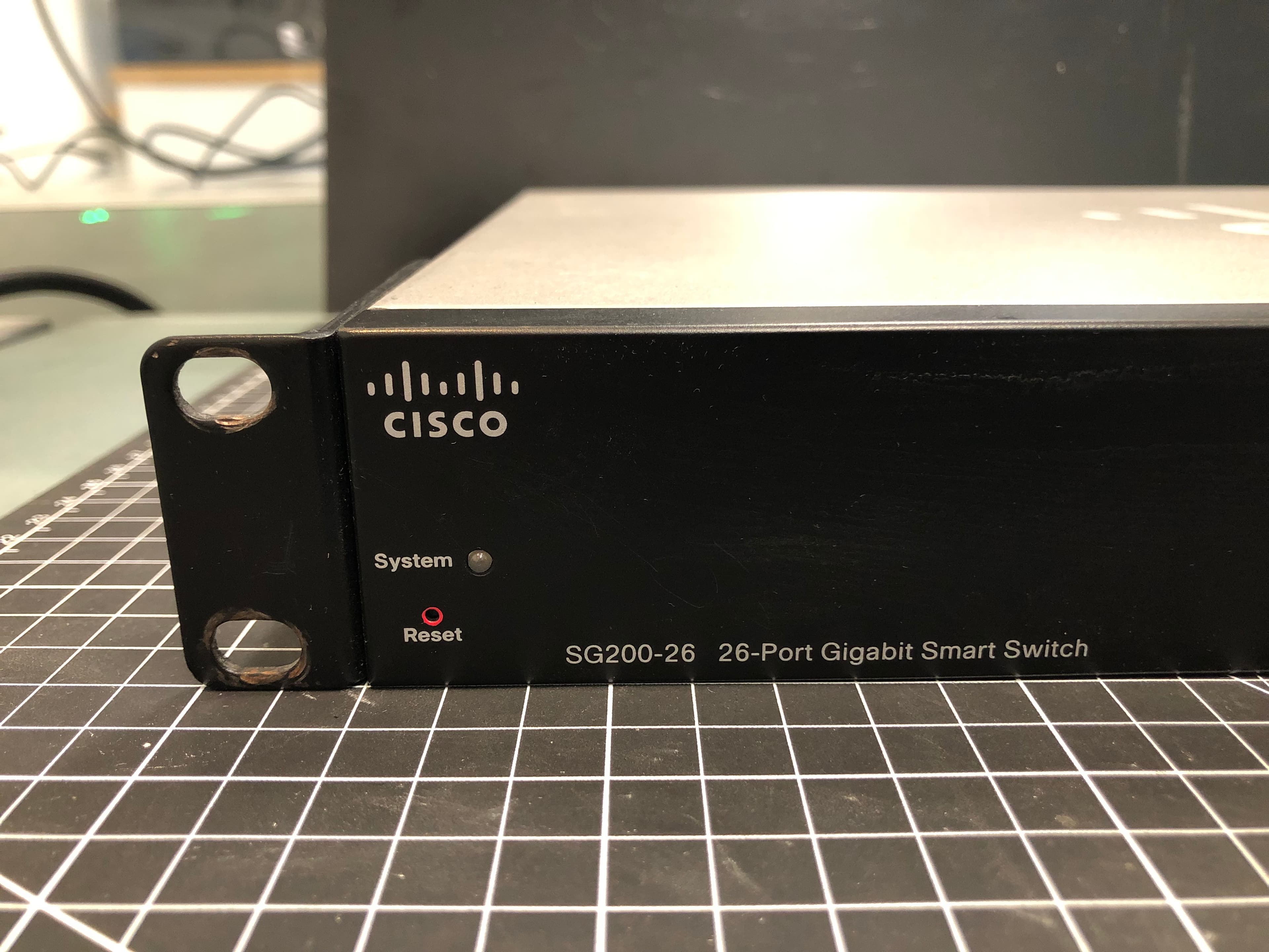 Cisco SG200-26 26-Port Gigabit Smart Switch Pre-Owned - Thumbnail 2