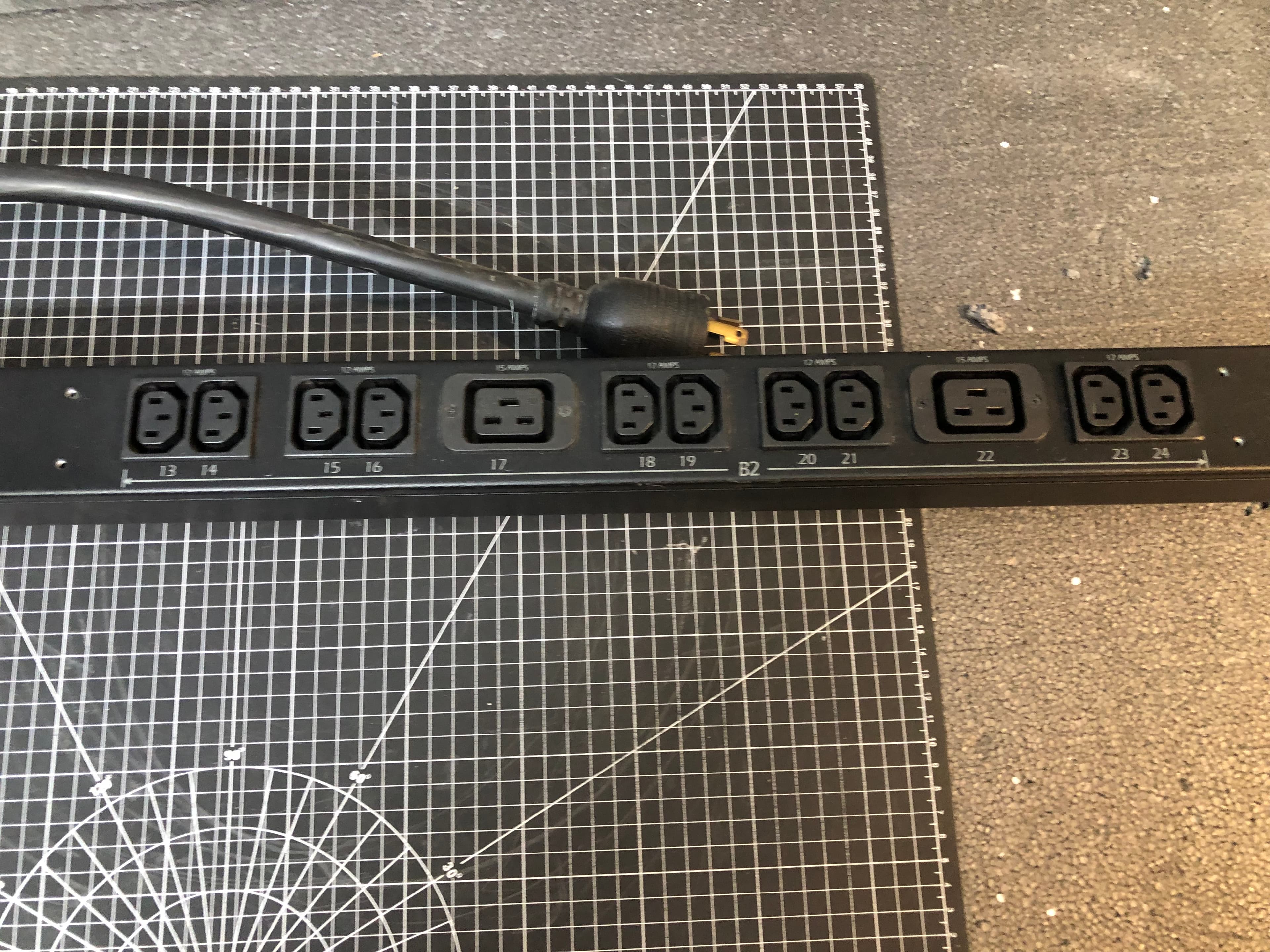 APC AP8853 Metered Rack PDU 20 Outlets Pre-Owned - Thumbnail 5