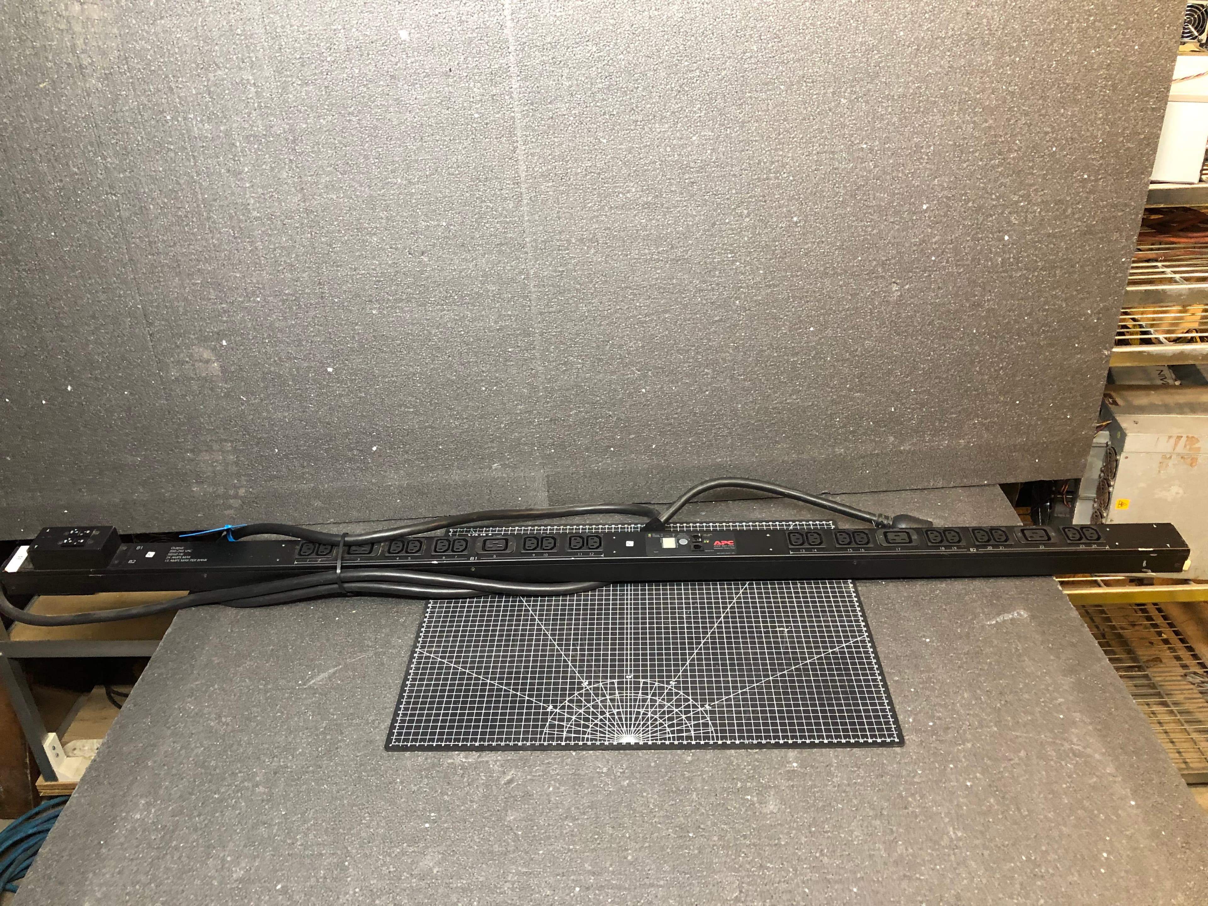 APC AP8853 Metered Rack PDU 20 Outlets Pre-Owned