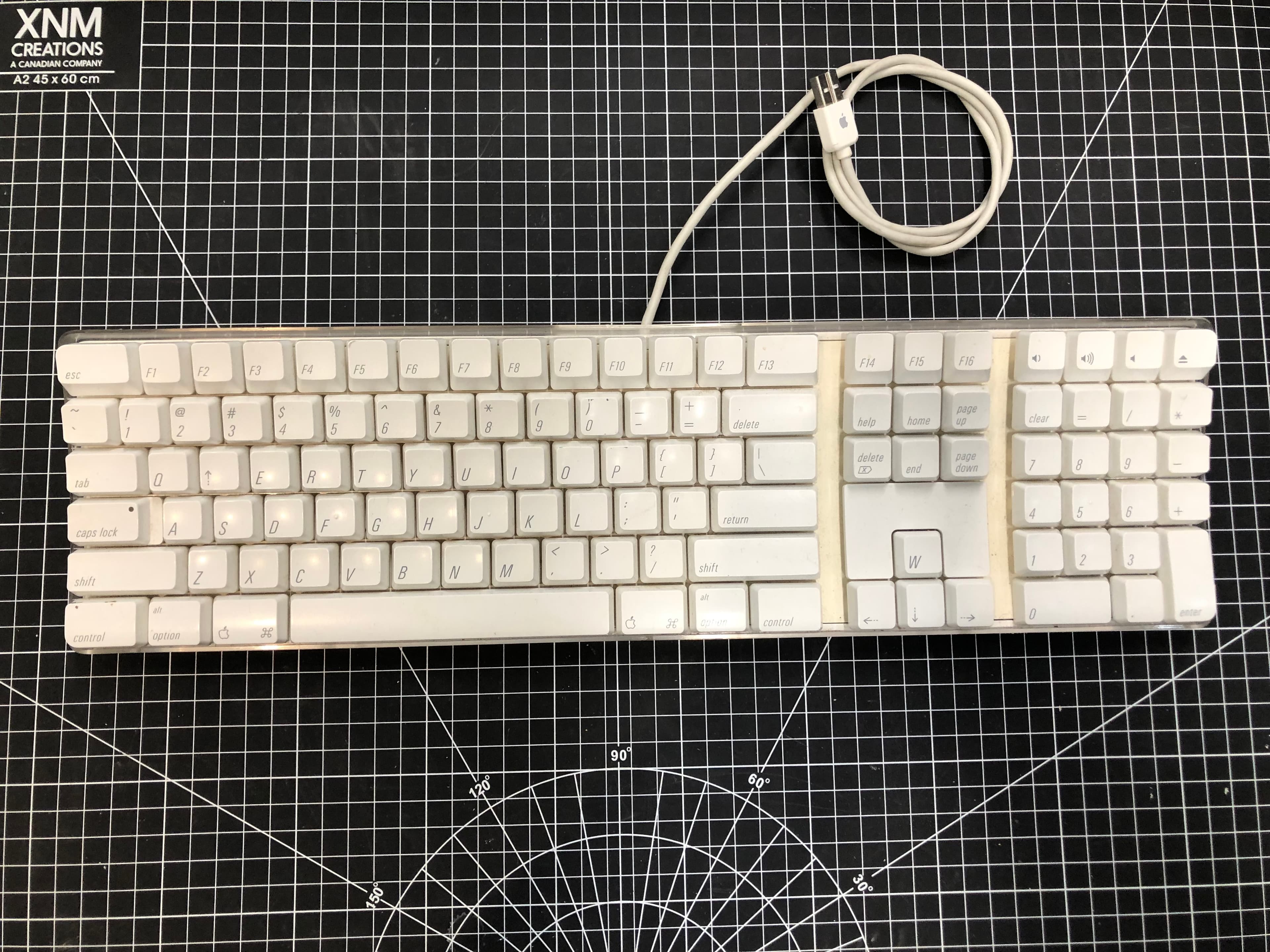 Apple A1048 Wired Keyboard USB White Pre-Owned