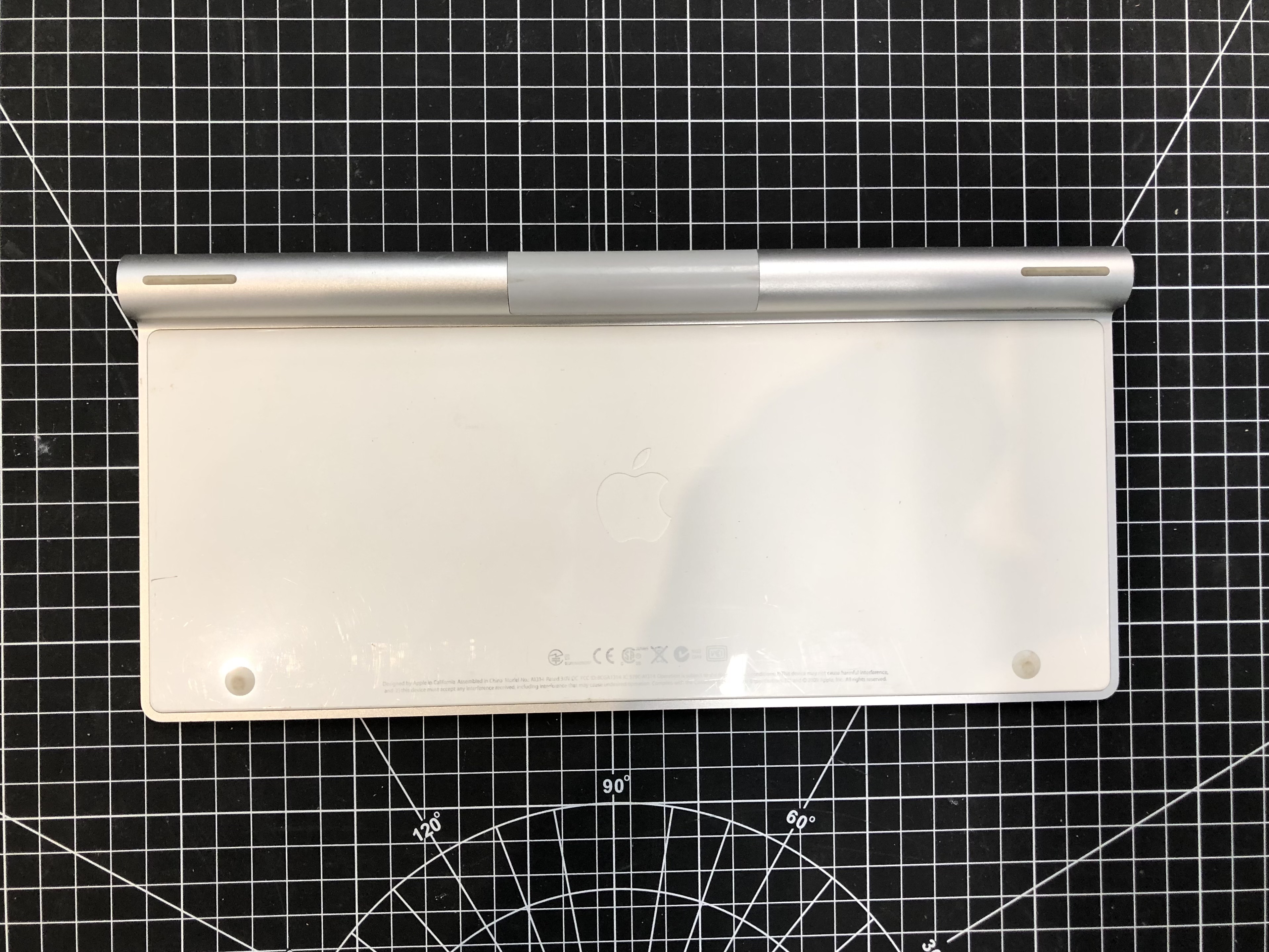 Apple Wireless Keyboard A1314 Bluetooth Pre-Owned - Thumbnail 4