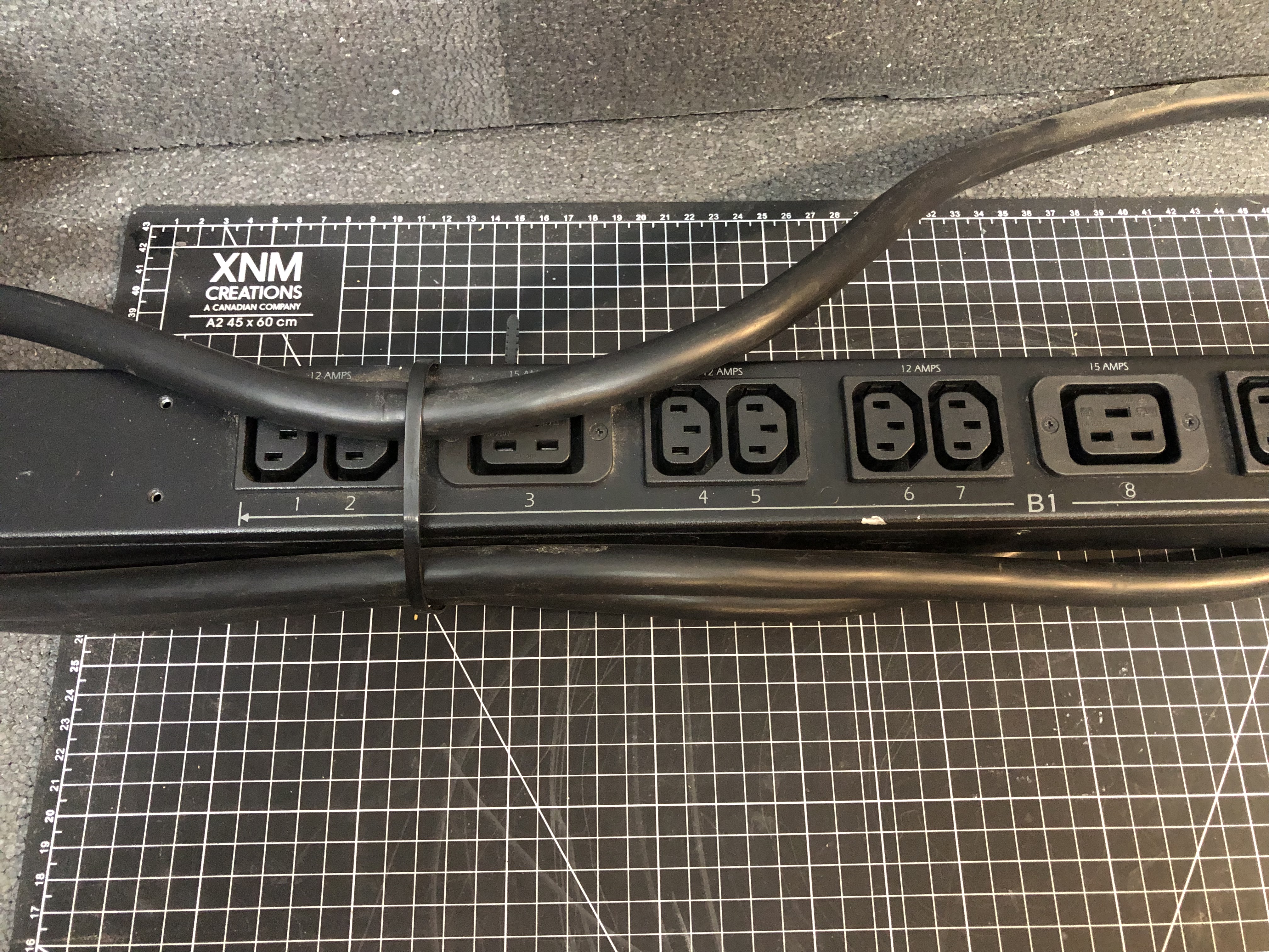 APC AP8858 Metered Rack PDU 20 Outlets Pre-Owned - Thumbnail 2