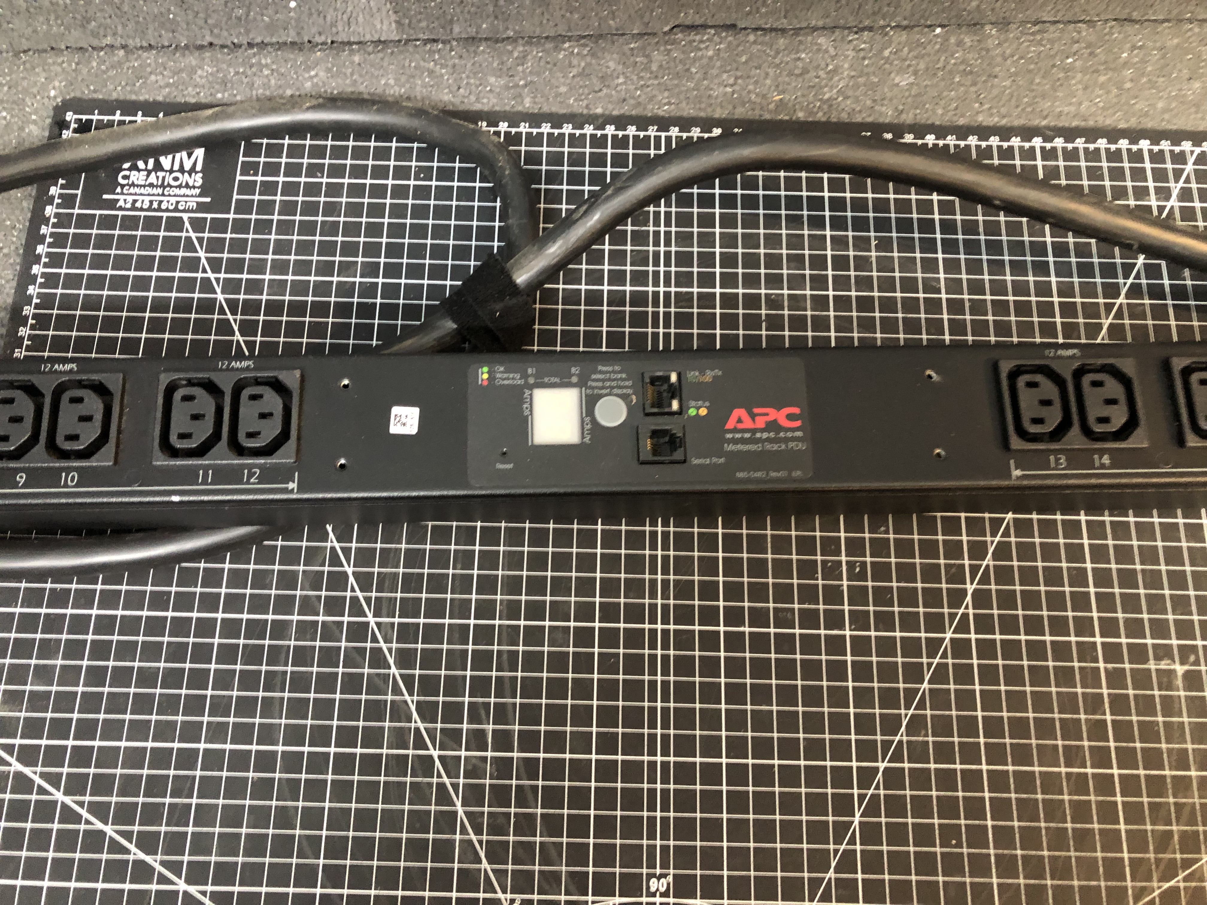 APC AP8858 Metered Rack PDU 20 Outlets Pre-Owned - Thumbnail 3