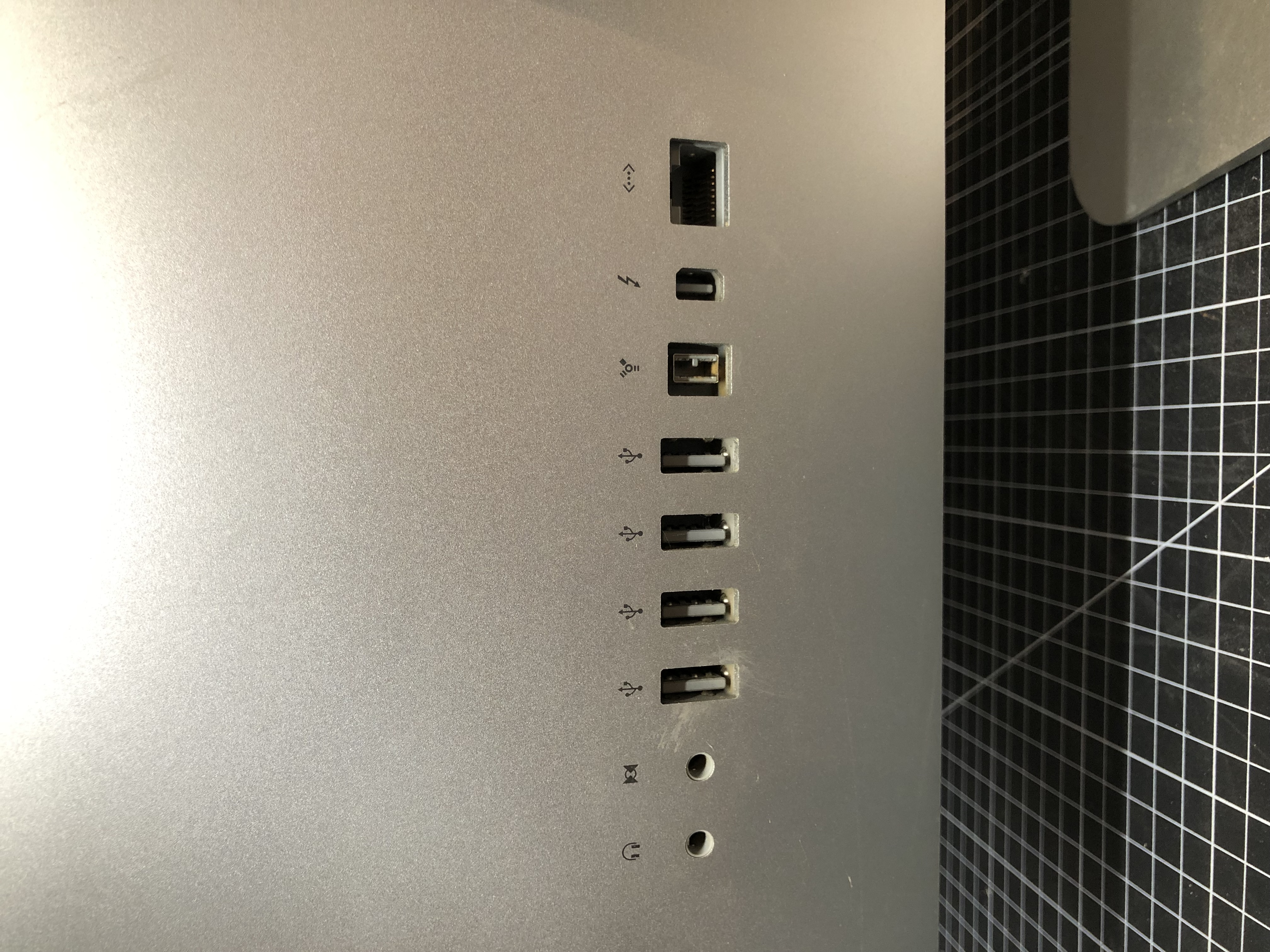 Apple iMac A1311 21.5" EMC 2428 All-In-One Desktop Pre-Owned - Thumbnail 3