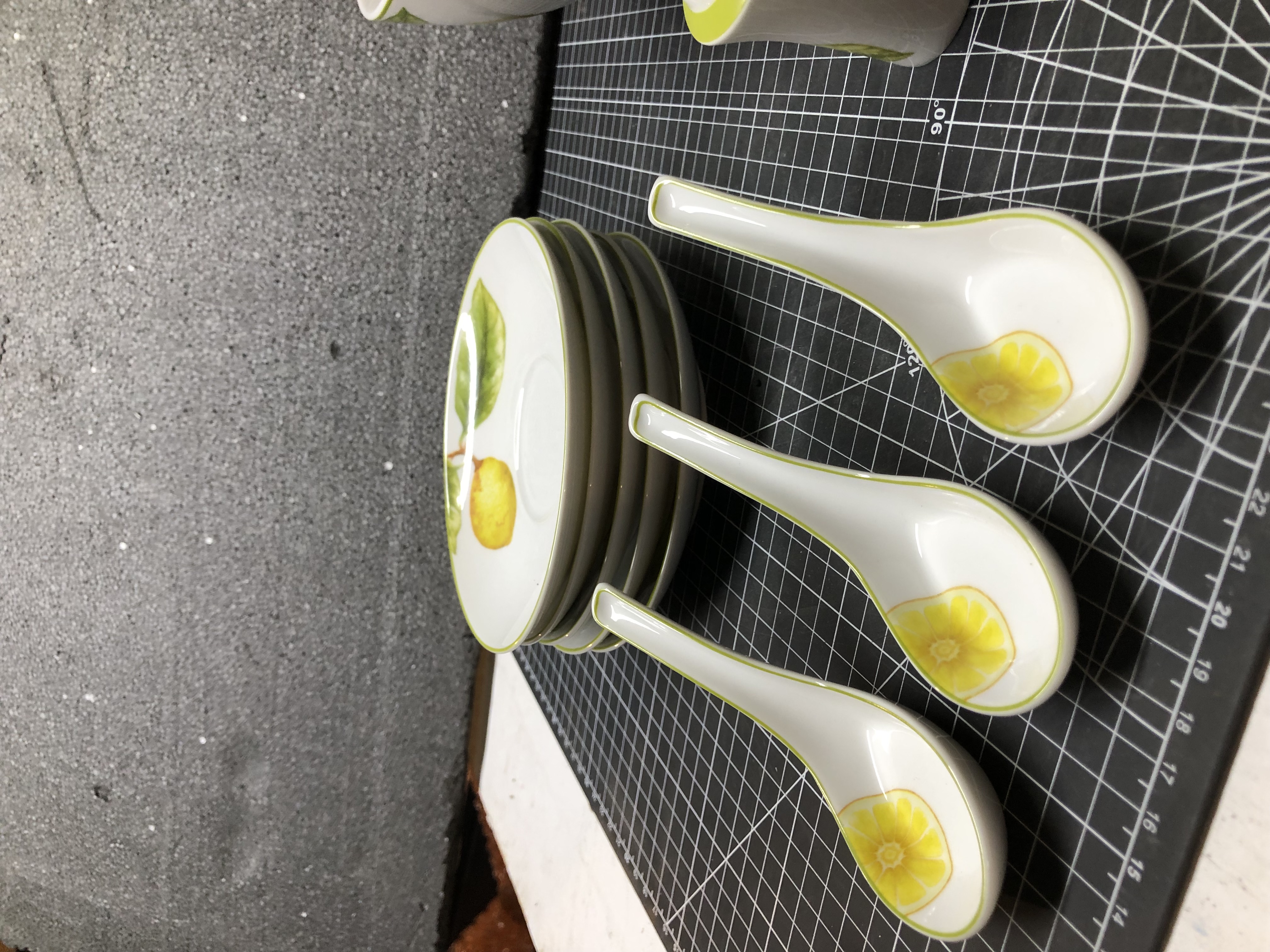 Lemon Design Dinnerware Set - 5 Plates, 3 Spoons, Bowl, Shaker New - Thumbnail 3