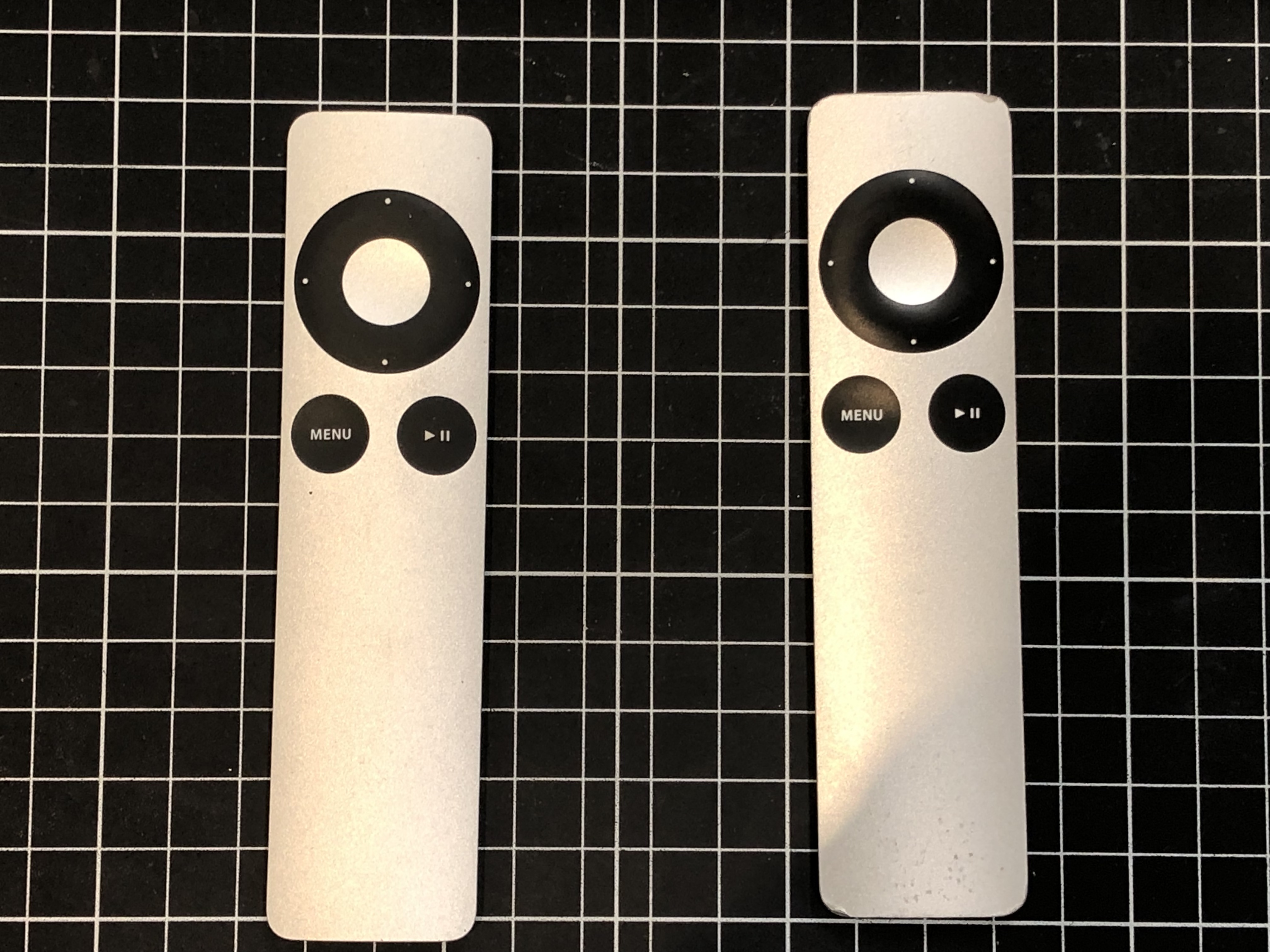 Apple TV A1469 Media Streamer with Remotes Pre-Owned - Thumbnail 3